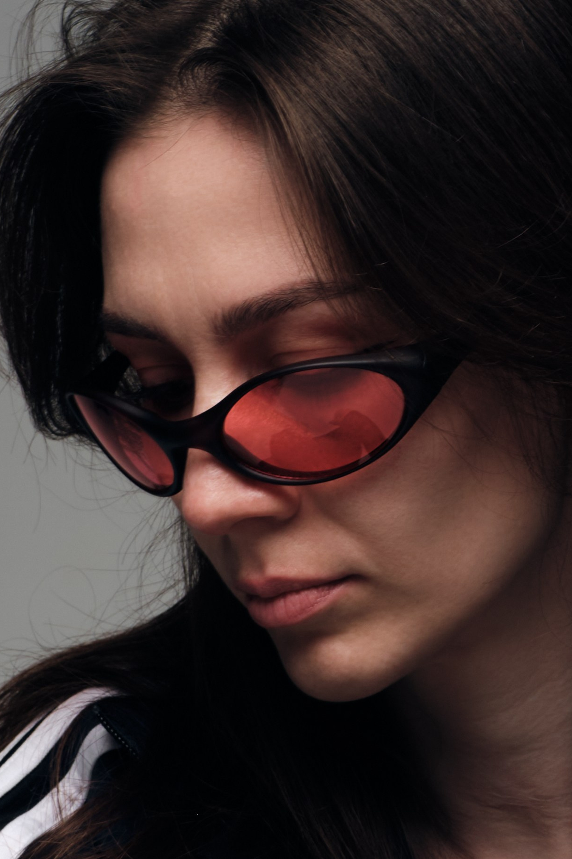 Портретная фотосессия в Уфе. Чистый свет, простой образ, сильный кадр. Никакой перегруженности только вы и атмосфера. Образная съёмка в минималистичном стиле, нейтральные фоны, мягкий естественный свет, внимание к деталям. Женский портрет, который говорит сам за себя. Индивидуальная фотосессия в Уфе студия или локация под ваш образ.