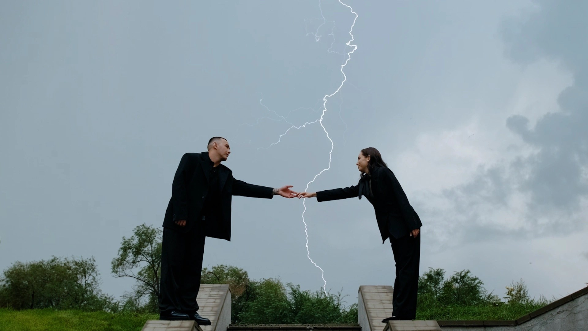 Под каплями дождя. Олег Piezo.Свадебная видеосъёмка в Екатеринбурге, Москве