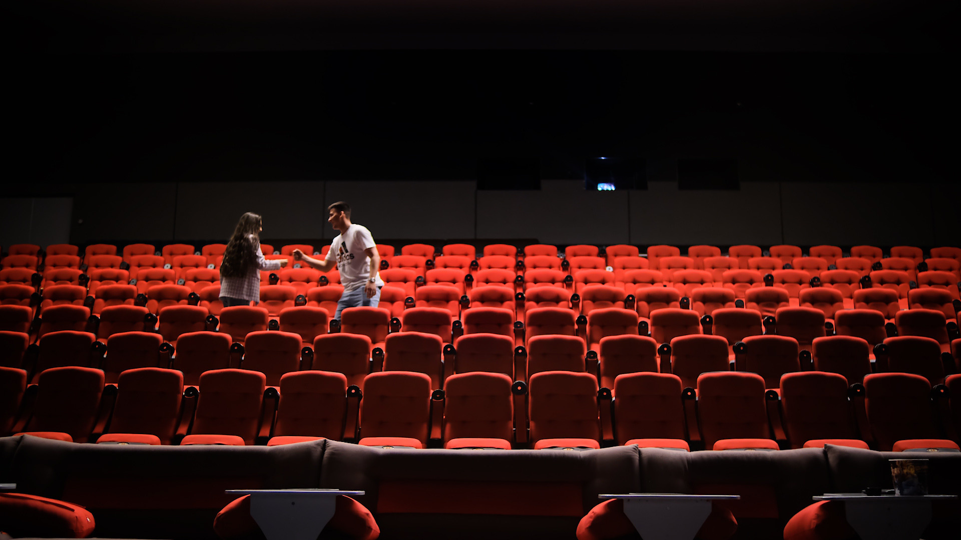 Сюжеты разные, а актёры одни и те же.