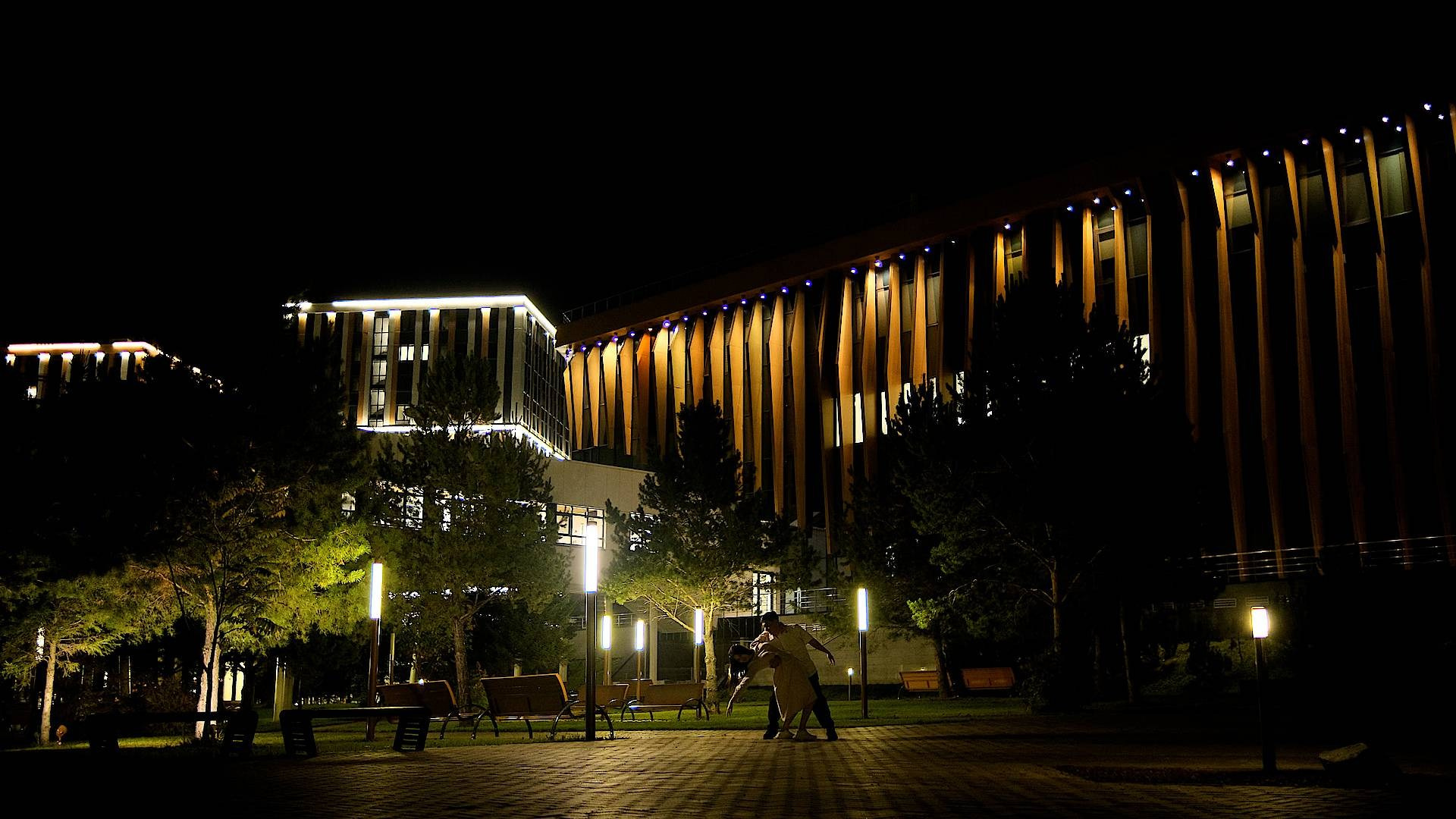 Влюбился VS Бегала за мной