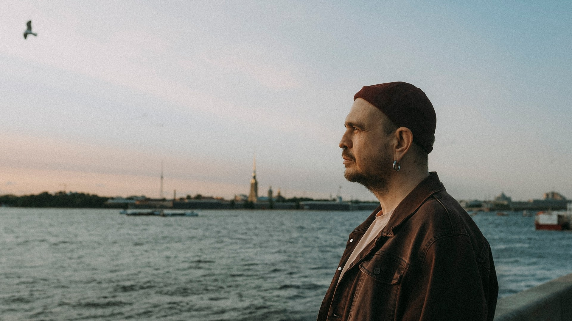 Киноработы оператора, режиссёра, монтажера и выдумщика Ивана Черных. Стрит-фотография, полная абсурда, идиотизма и красоты