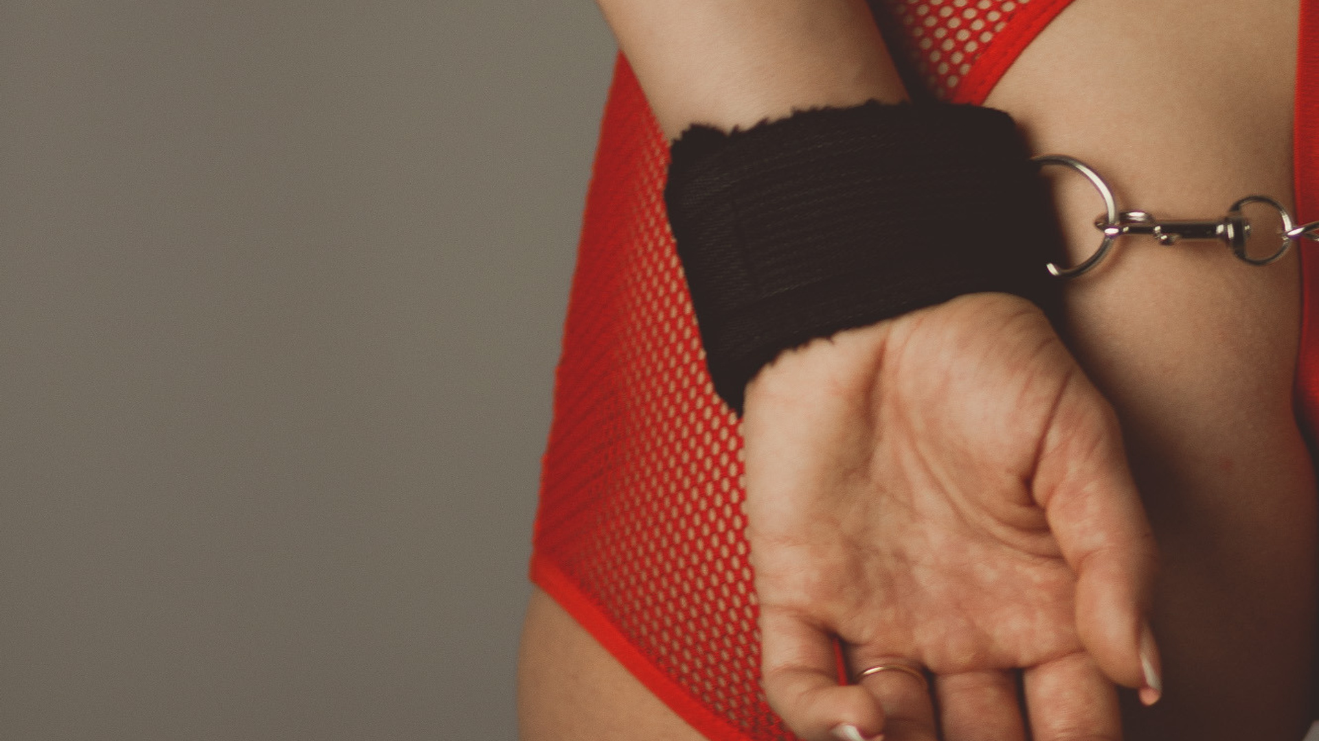 В черно-красном