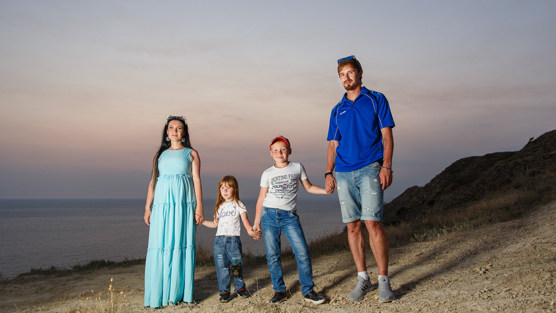 Семейная фотосессия на горе.