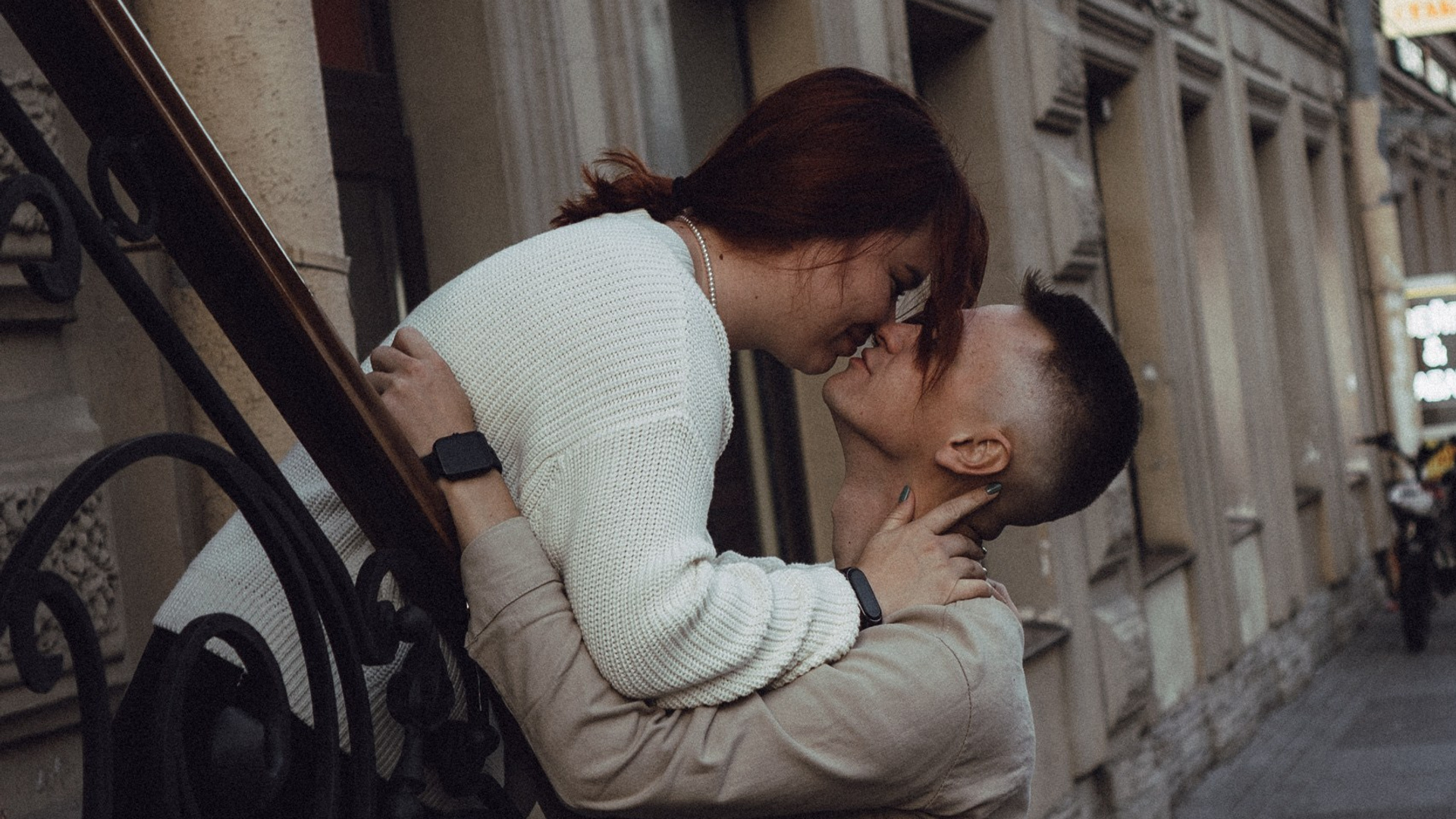 любовная прогулка на закате