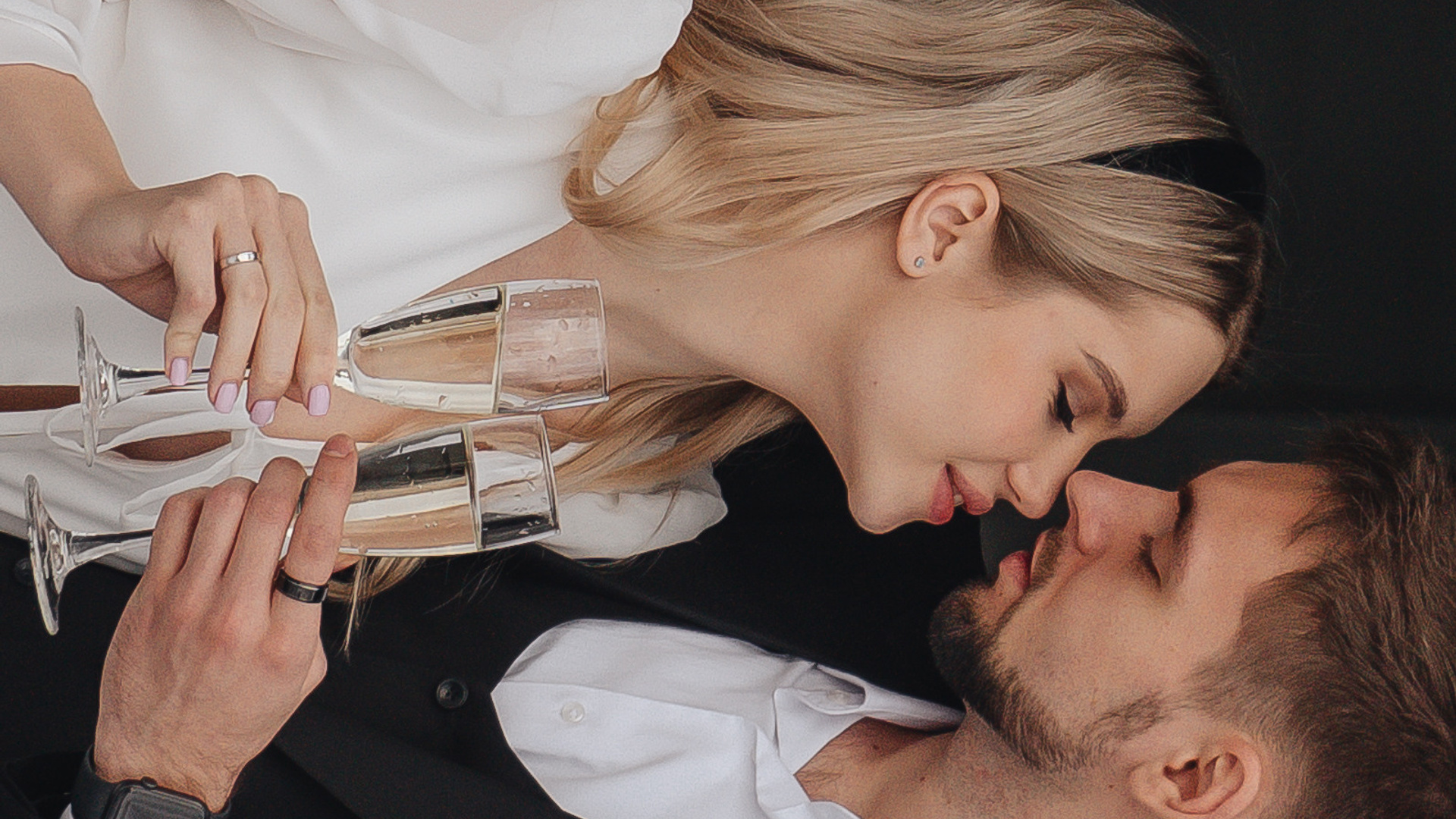 СВАДЕБНАЯ ФОТОСЕСИИИЯ ЗИМОЙ НА БЕРЕГУ ФИНСКОГО ОТЕЛЯ. СЬЕМКА В ОТЕЛЕ И НА БЕРЕГУ ЗАЛИВА