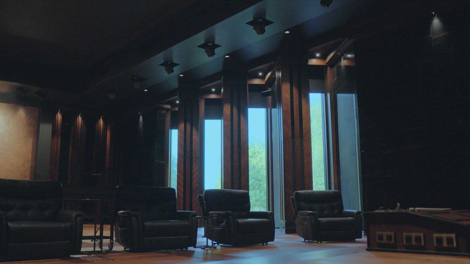 Интерьеры, выставки, архитектура