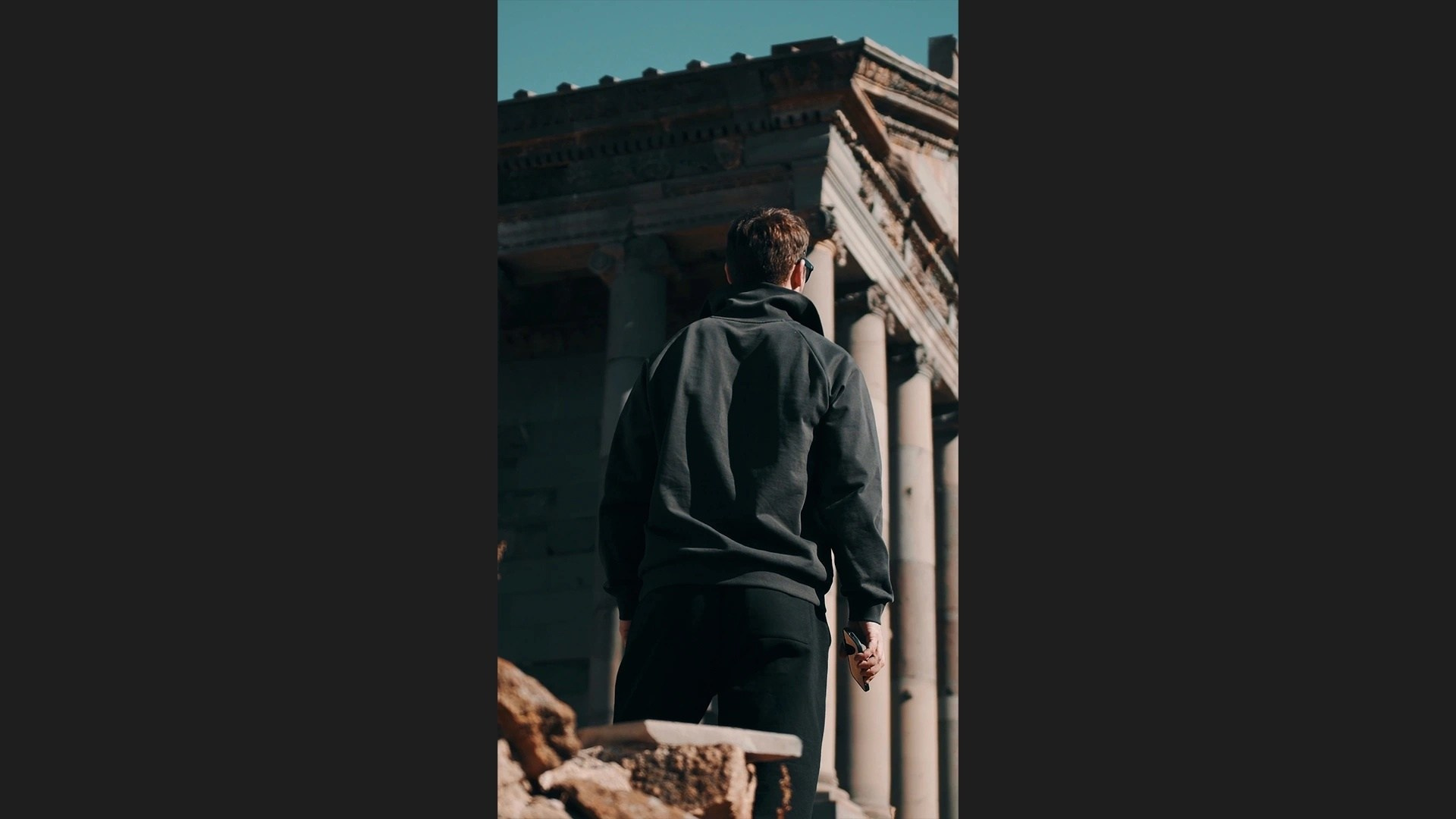 Вертикальный контент/Reels. Оператор и режиссер монтажа в Москве Артем Епифанов