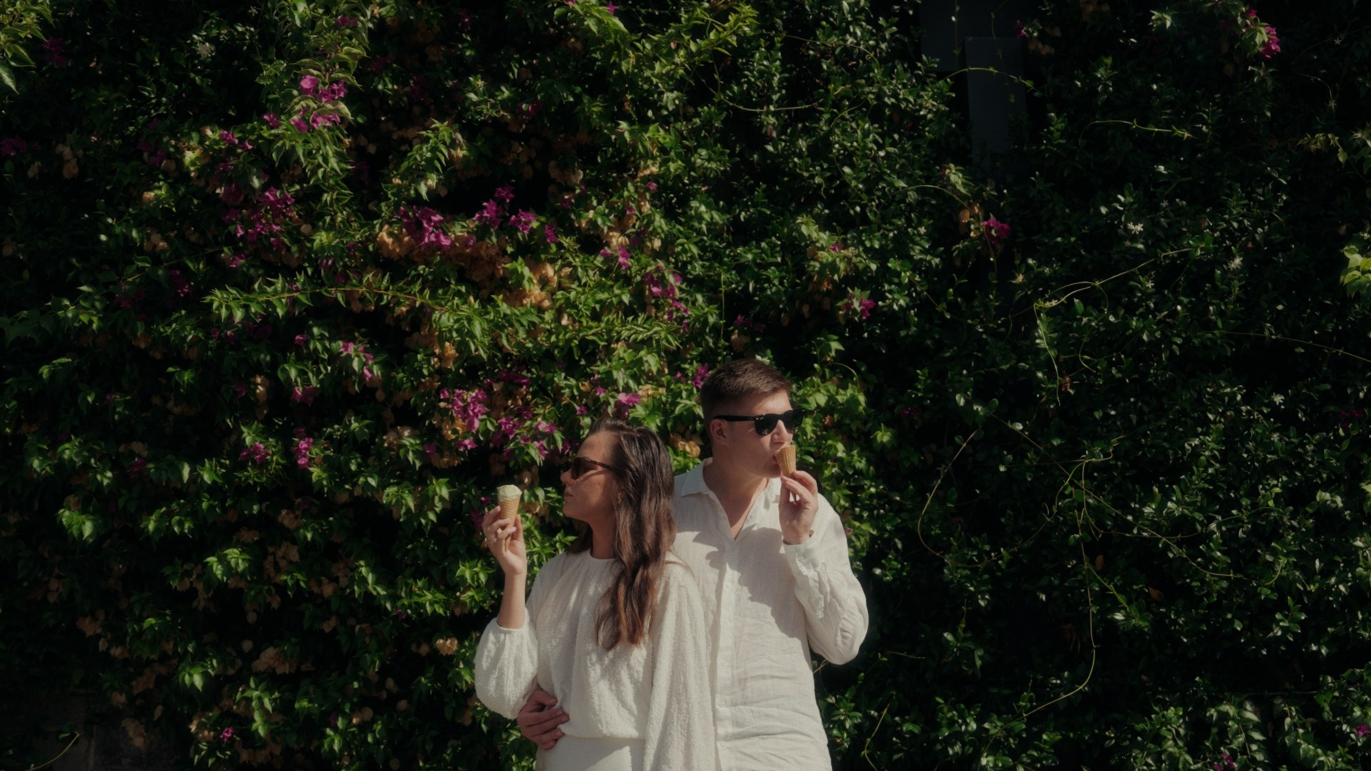 Ветер в парусах, любовь и море.