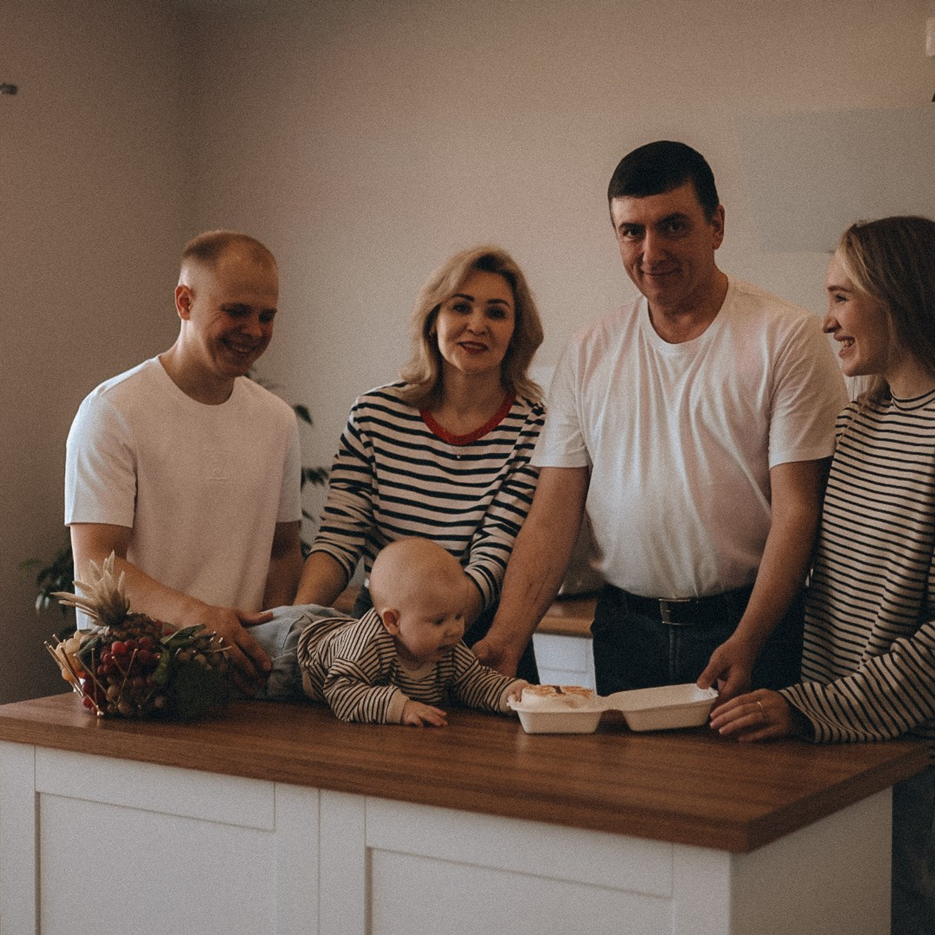 Тёма с семьей