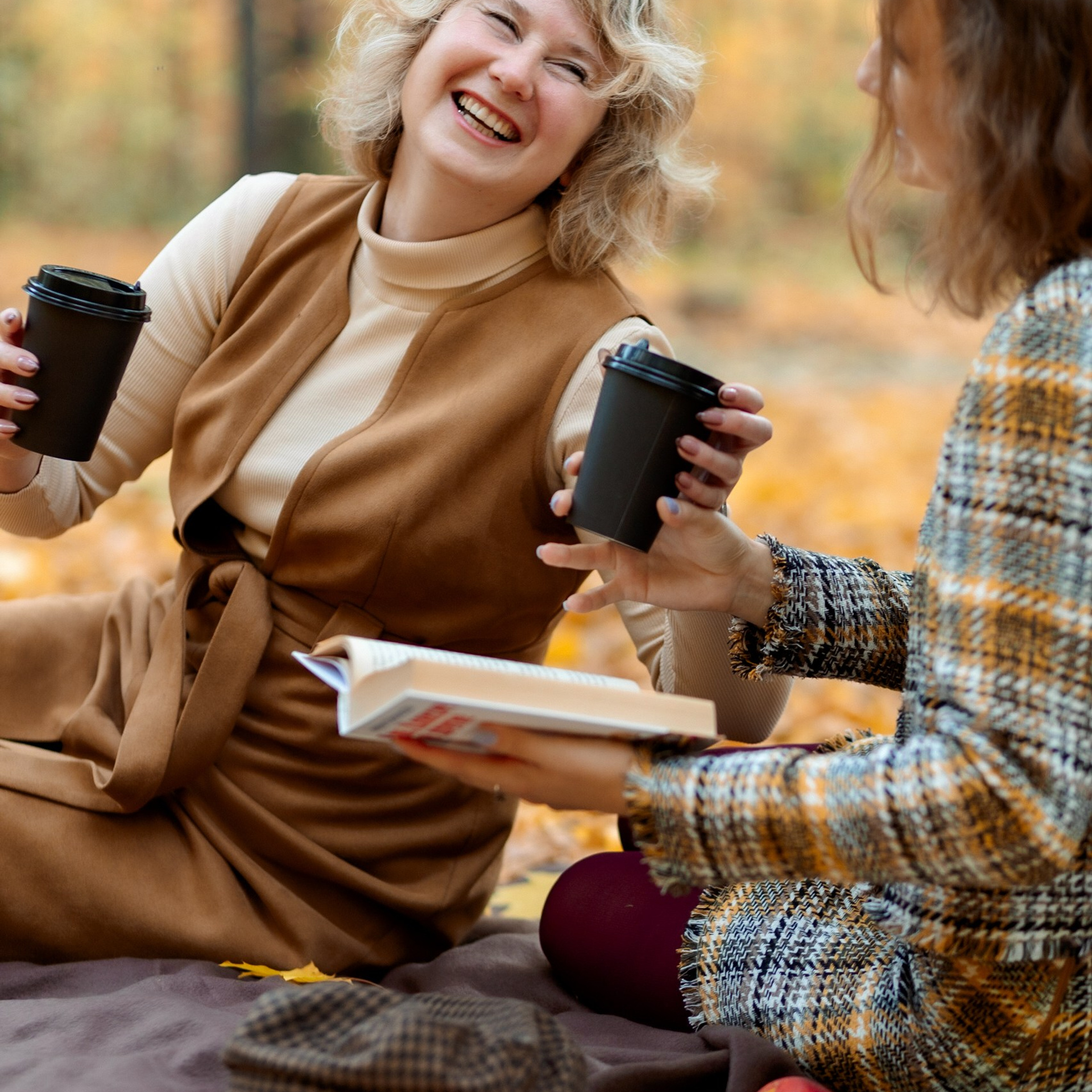 Светлана и Арина. Прогулка в парке