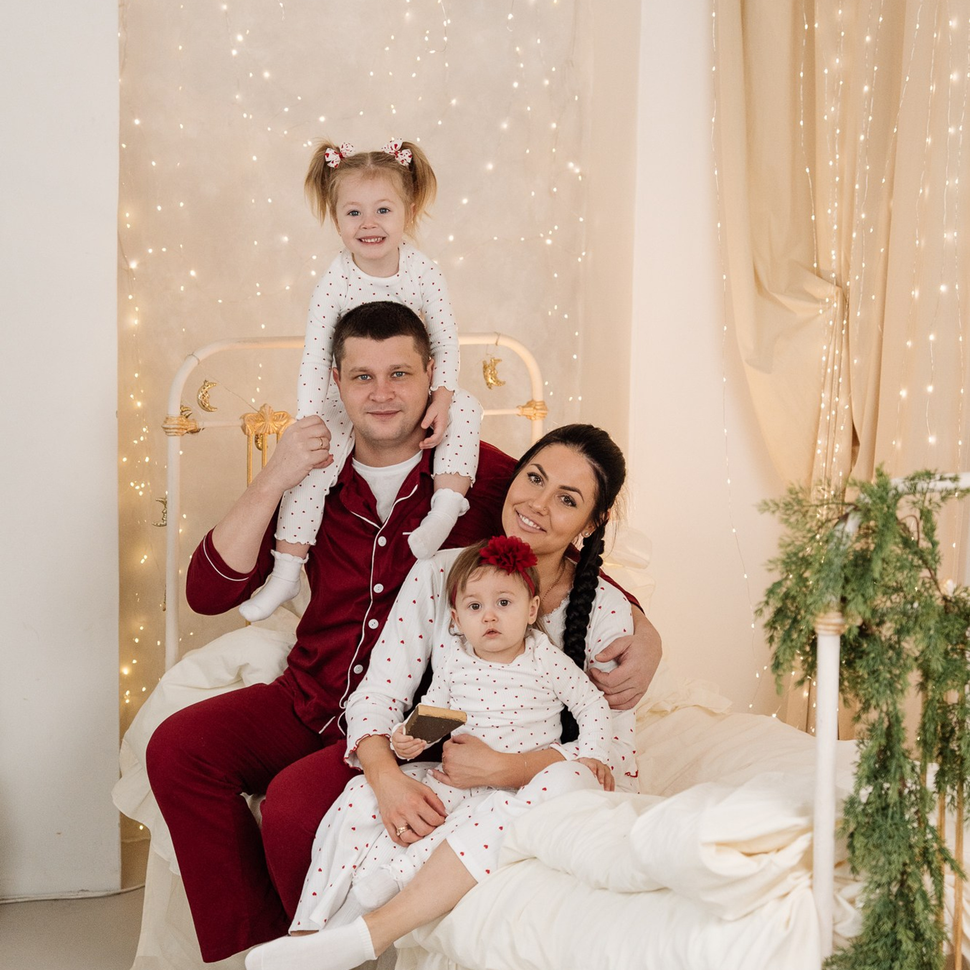 Каролина и Регина с родителями