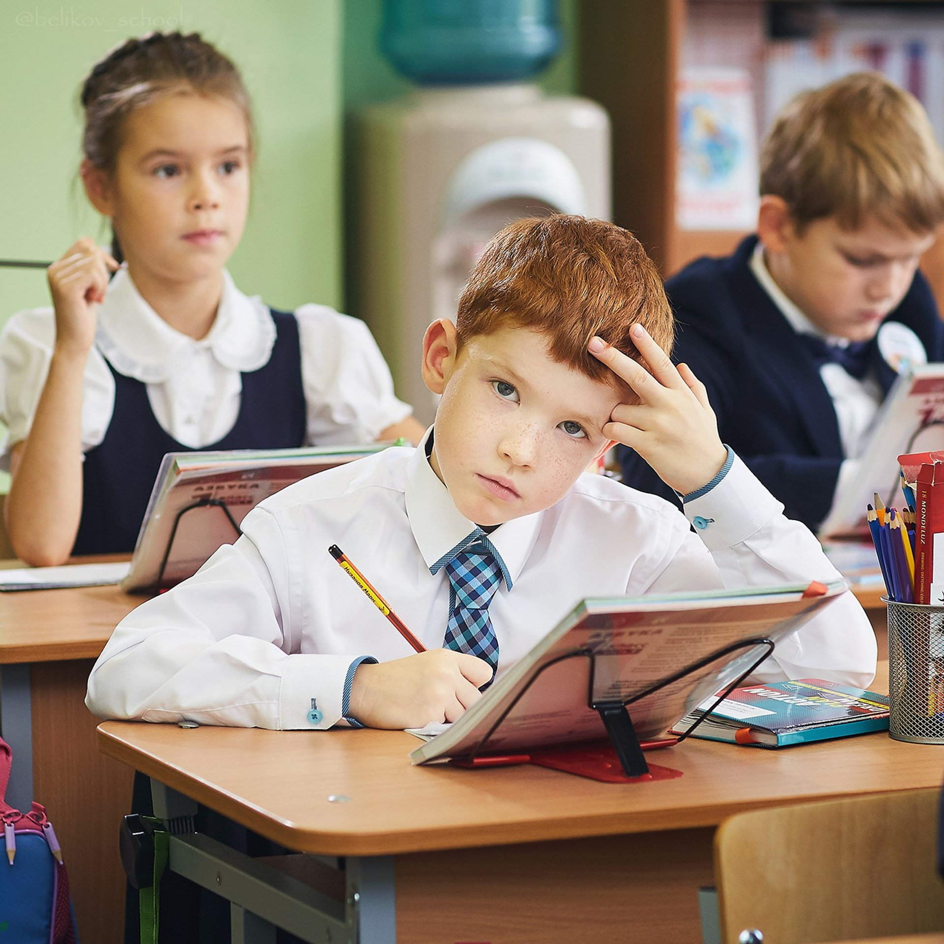 Репортаж «День в школе». Школьный фотограф Сергей Беликов