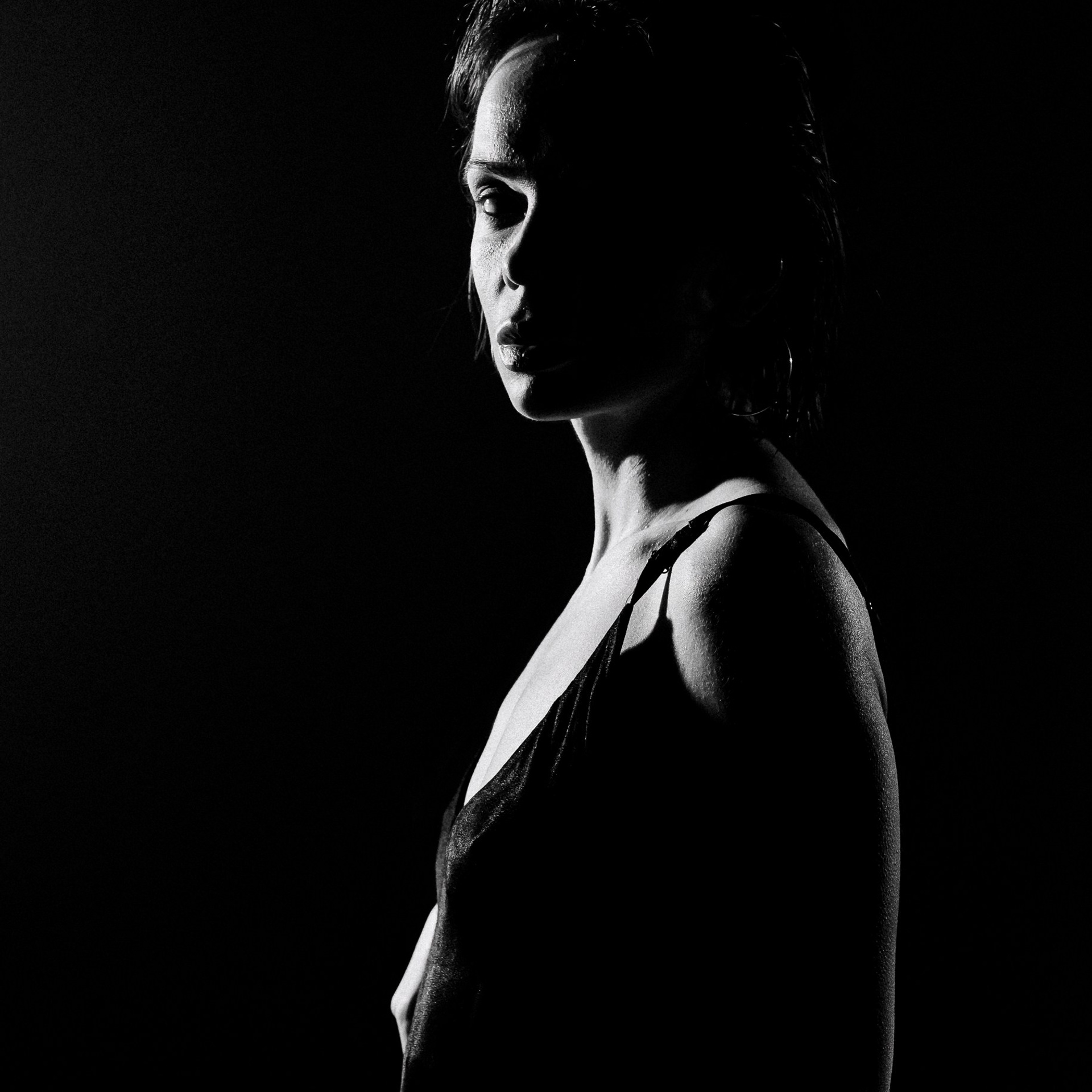 Маленькое черное платье должно быть в гардеробе каждой женщины.