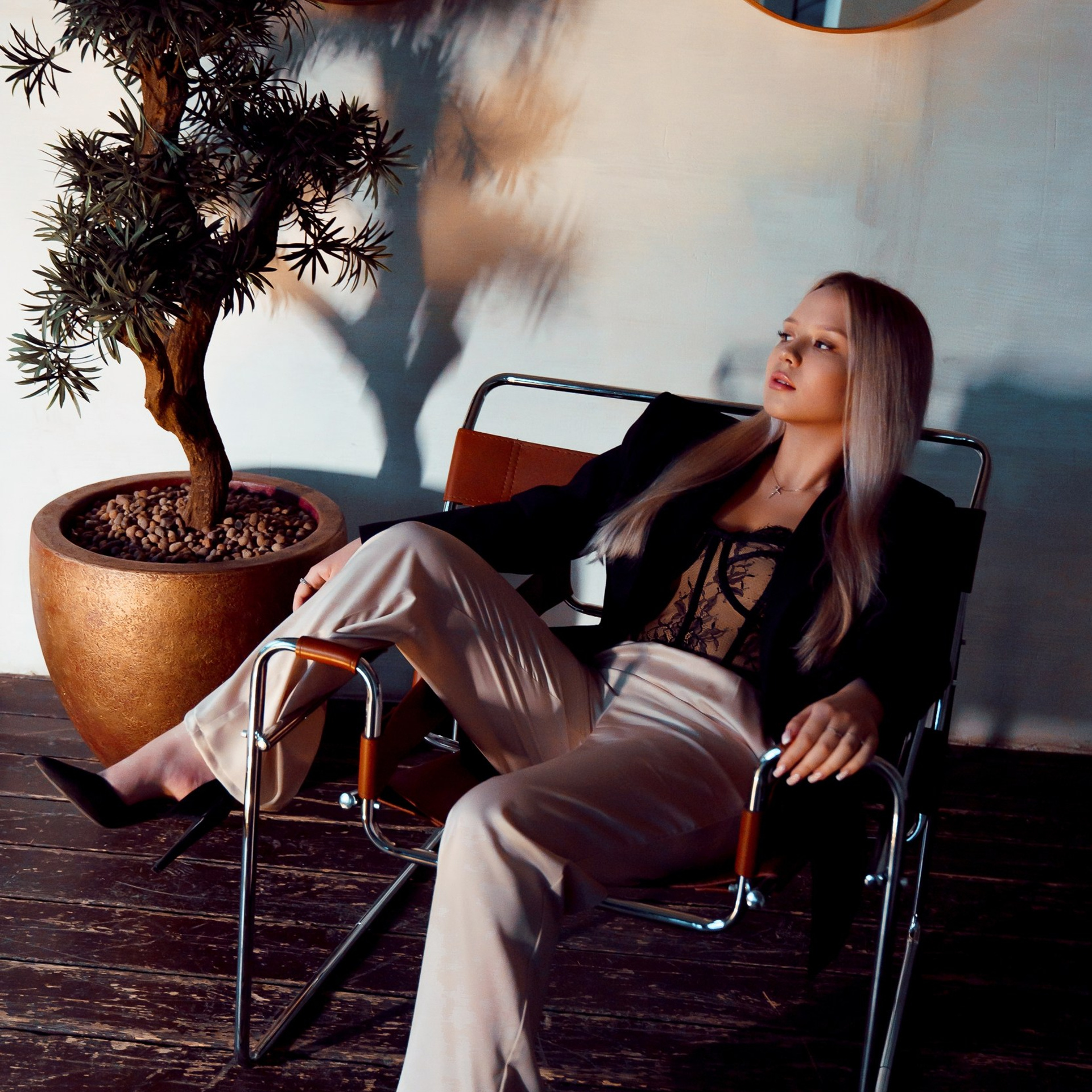 Юность — это яркость момента, запечатленного навечно в кадре.