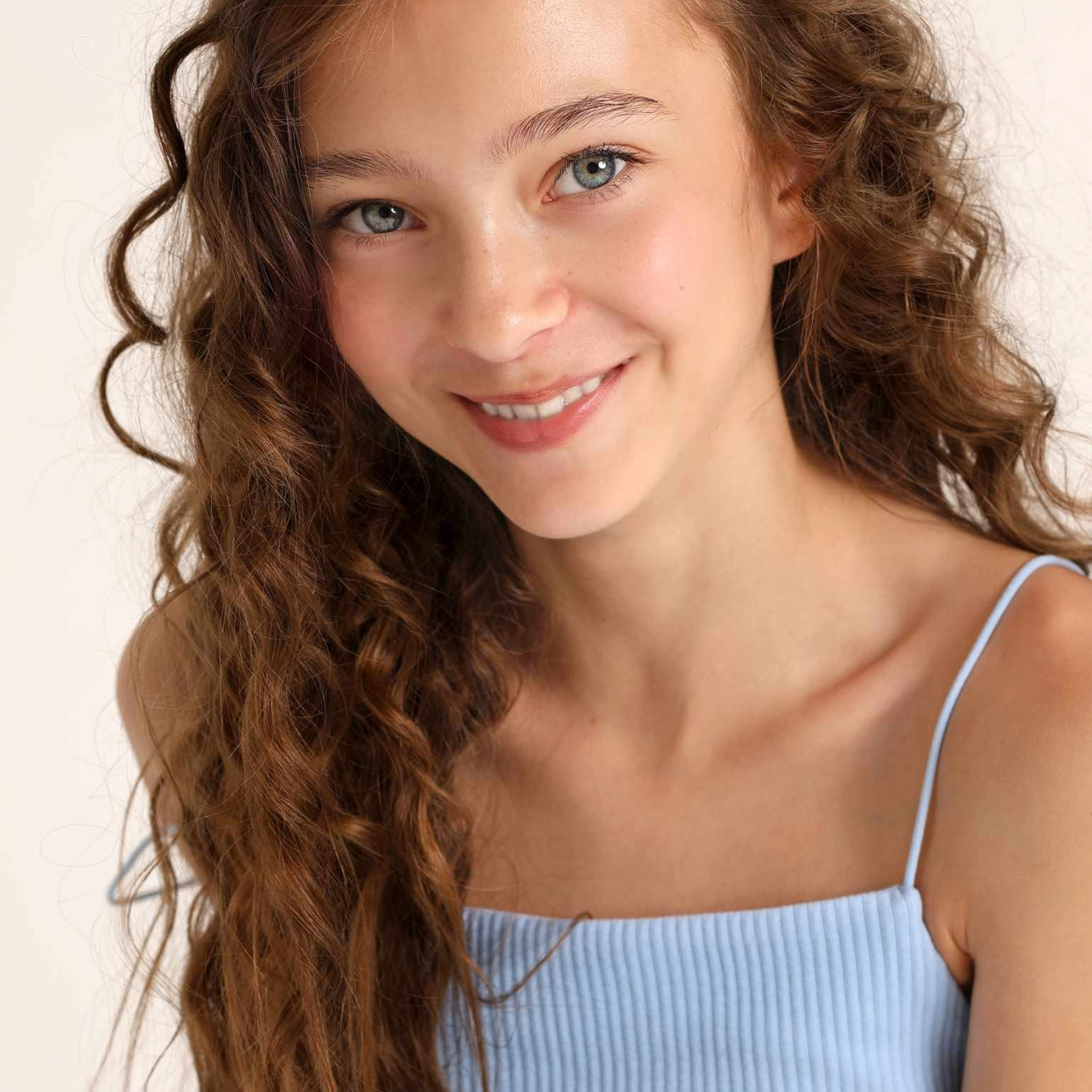 Съемка портретов, модельного портфолио и тестов, съемки для брендов, фотопрогулки. Фотограф Мила Хлусова, Москва. Живые портреты, модельное портфолио и фотопрогулки