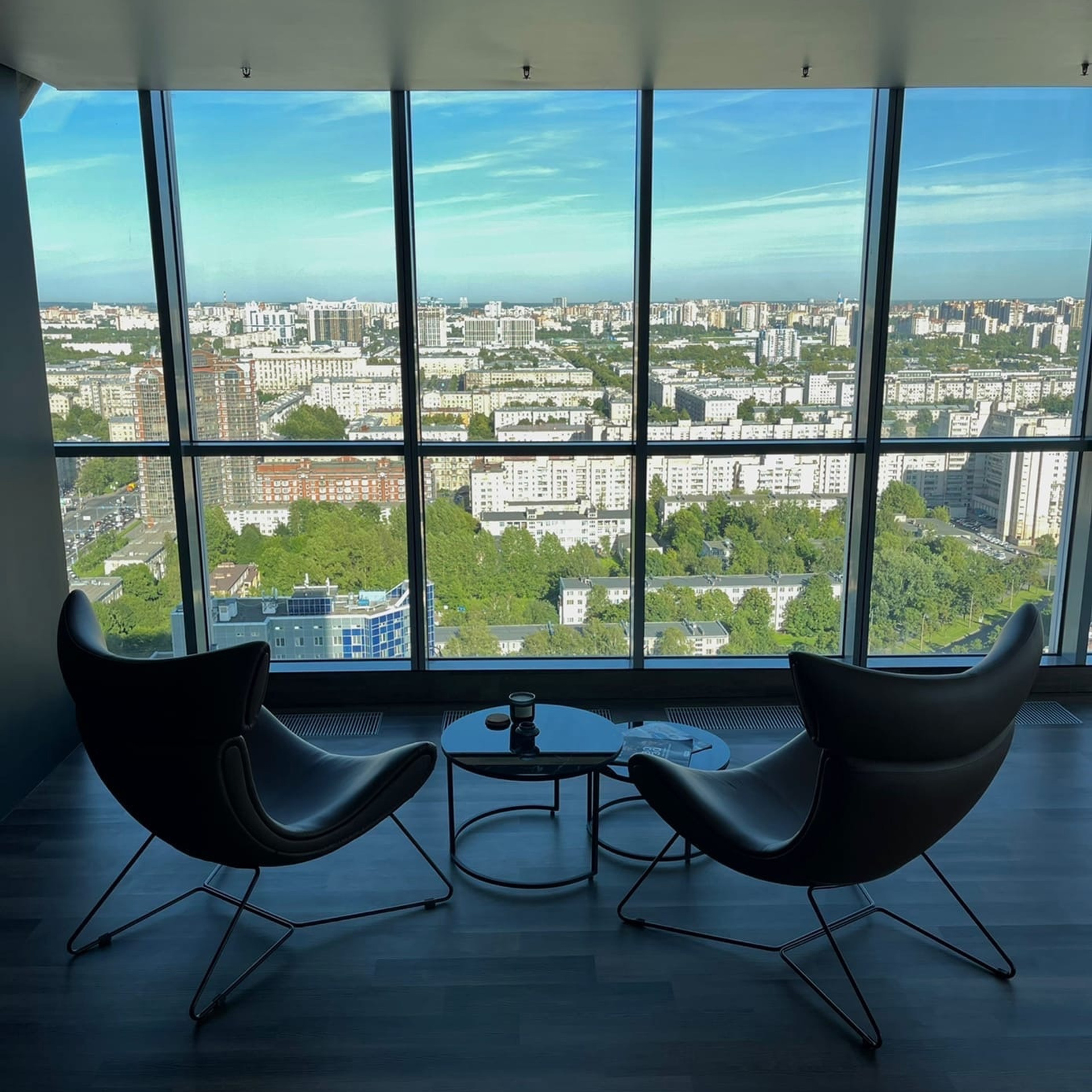 Артплейс 30 этаж. Профессиональный фотограф беременности в СПБ. Стильные фотосессии беременности в стиле минимализм и классическая фотография