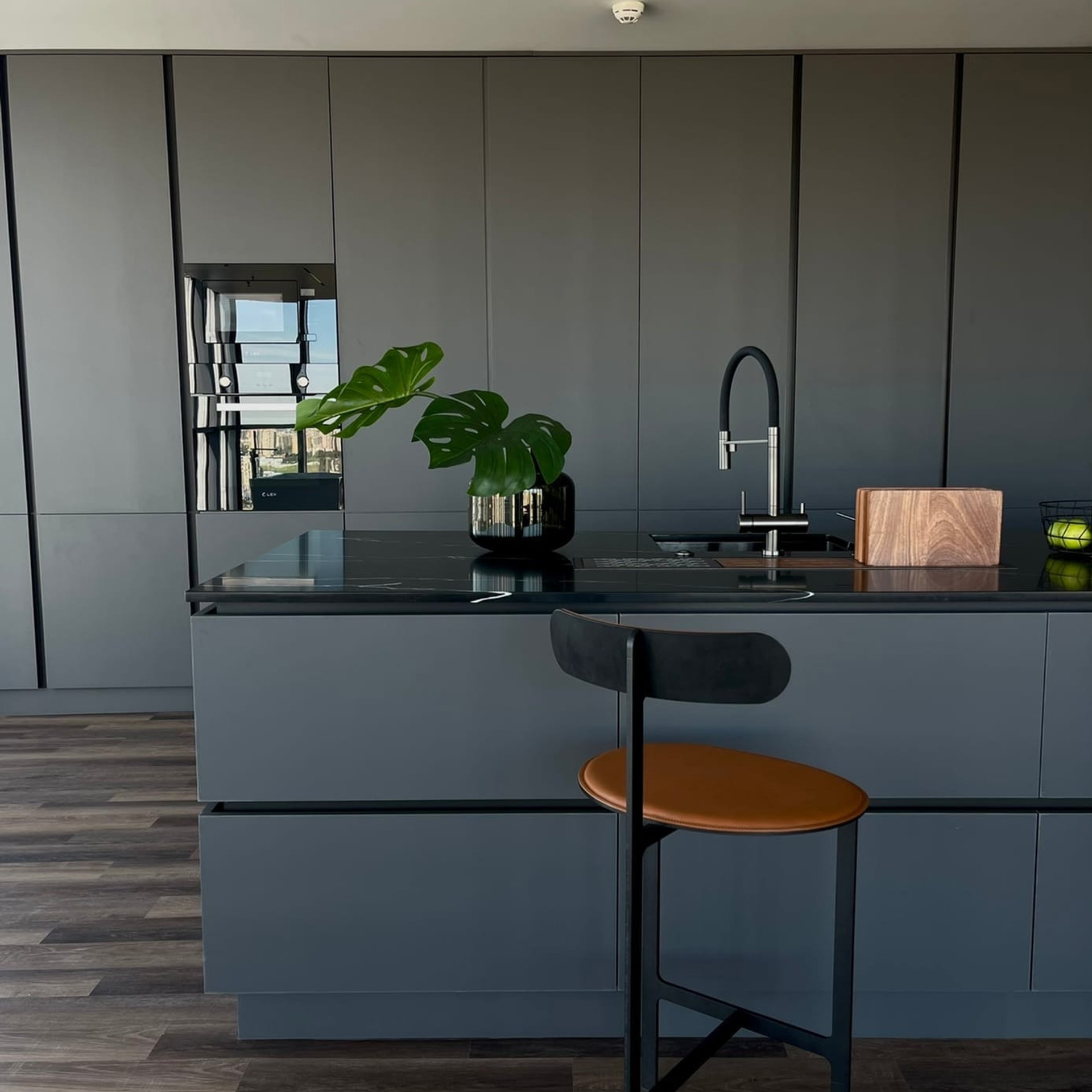 Артплейс 30 этаж. Профессиональный фотограф беременности в СПБ. Стильные фотосессии беременности в стиле минимализм и классическая фотография