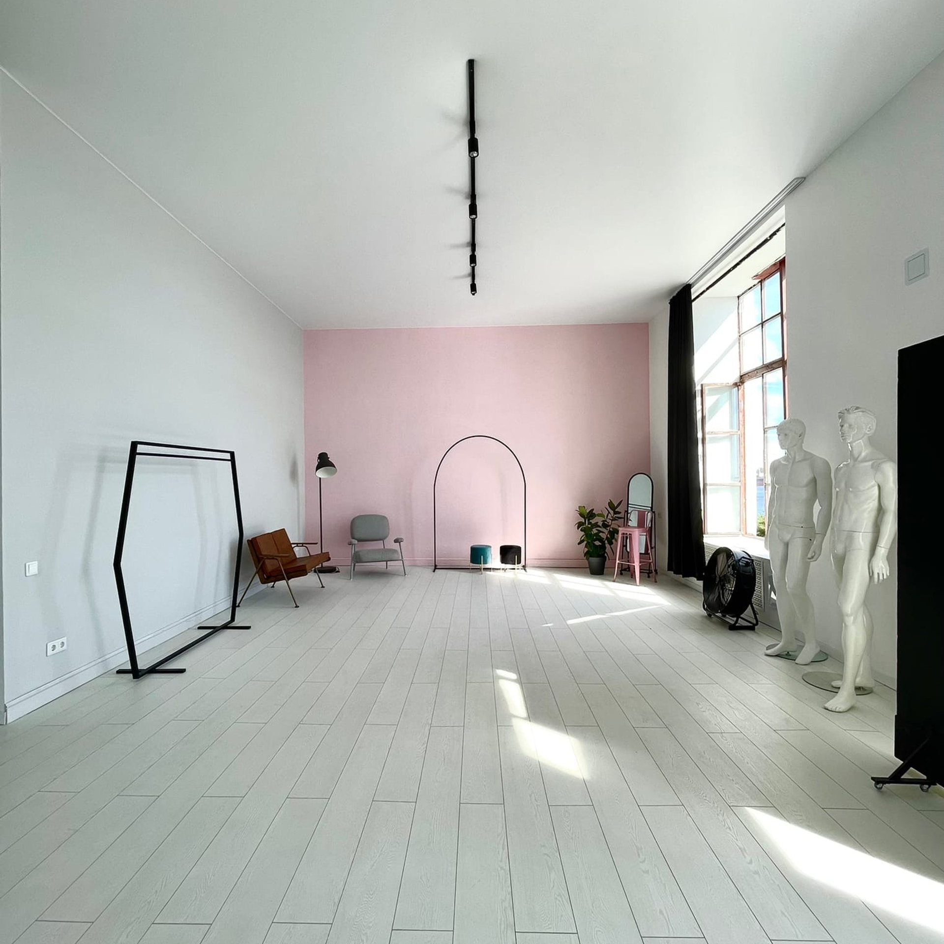 АРТ ПЛЕЙС ЗАЛЫ. Профессиональный фотограф беременности в СПБ. Стильные фотосессии беременности в стиле минимализм и классическая фотография