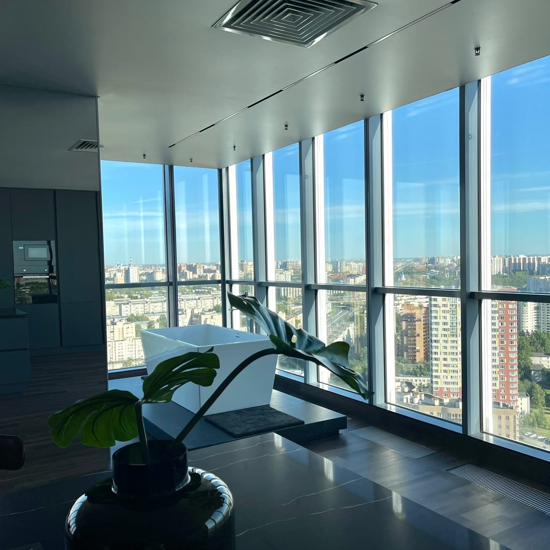 Артплейс 30 этаж. Профессиональный фотограф беременности в СПБ. Стильные фотосессии беременности в стиле минимализм и классическая фотография