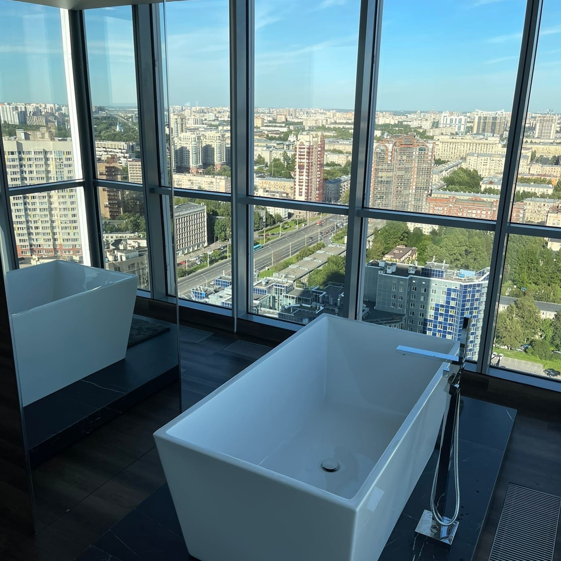 Артплейс 30 этаж. Профессиональный фотограф беременности в СПБ. Стильные фотосессии беременности в стиле минимализм и классическая фотография