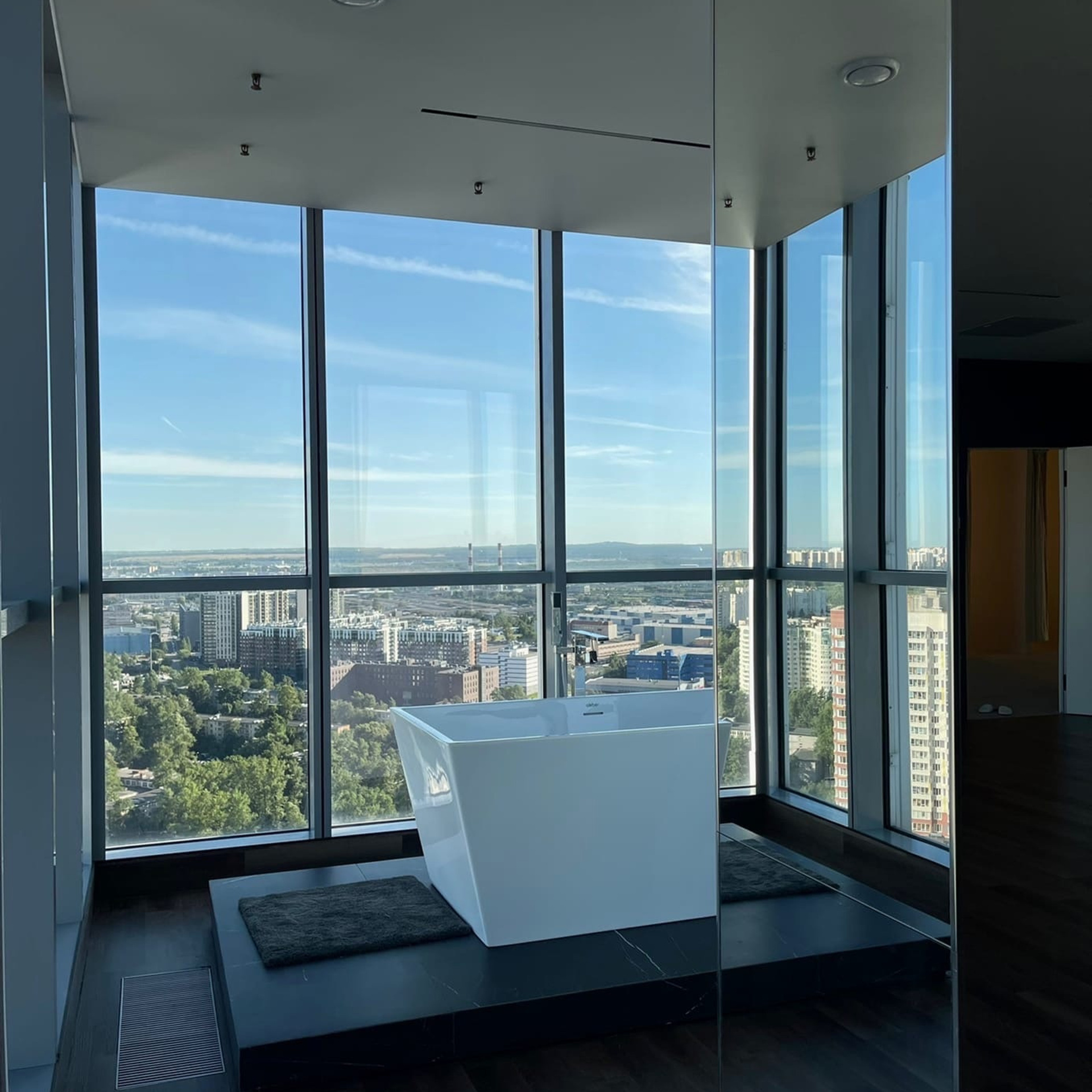 Артплейс 30 этаж. Профессиональный фотограф беременности в СПБ. Стильные фотосессии беременности в стиле минимализм и классическая фотография