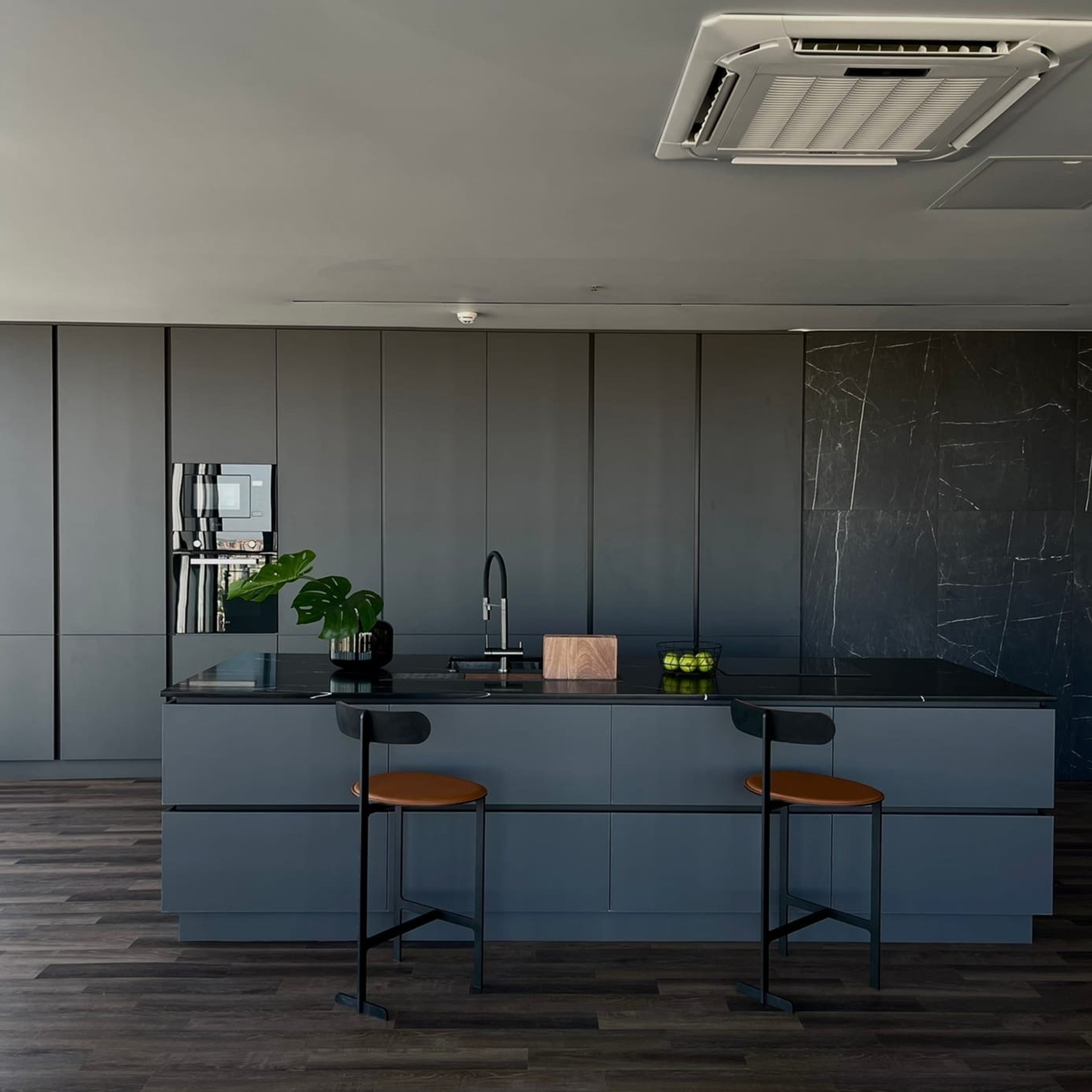 Артплейс 30 этаж. Профессиональный фотограф беременности в СПБ. Стильные фотосессии беременности в стиле минимализм и классическая фотография