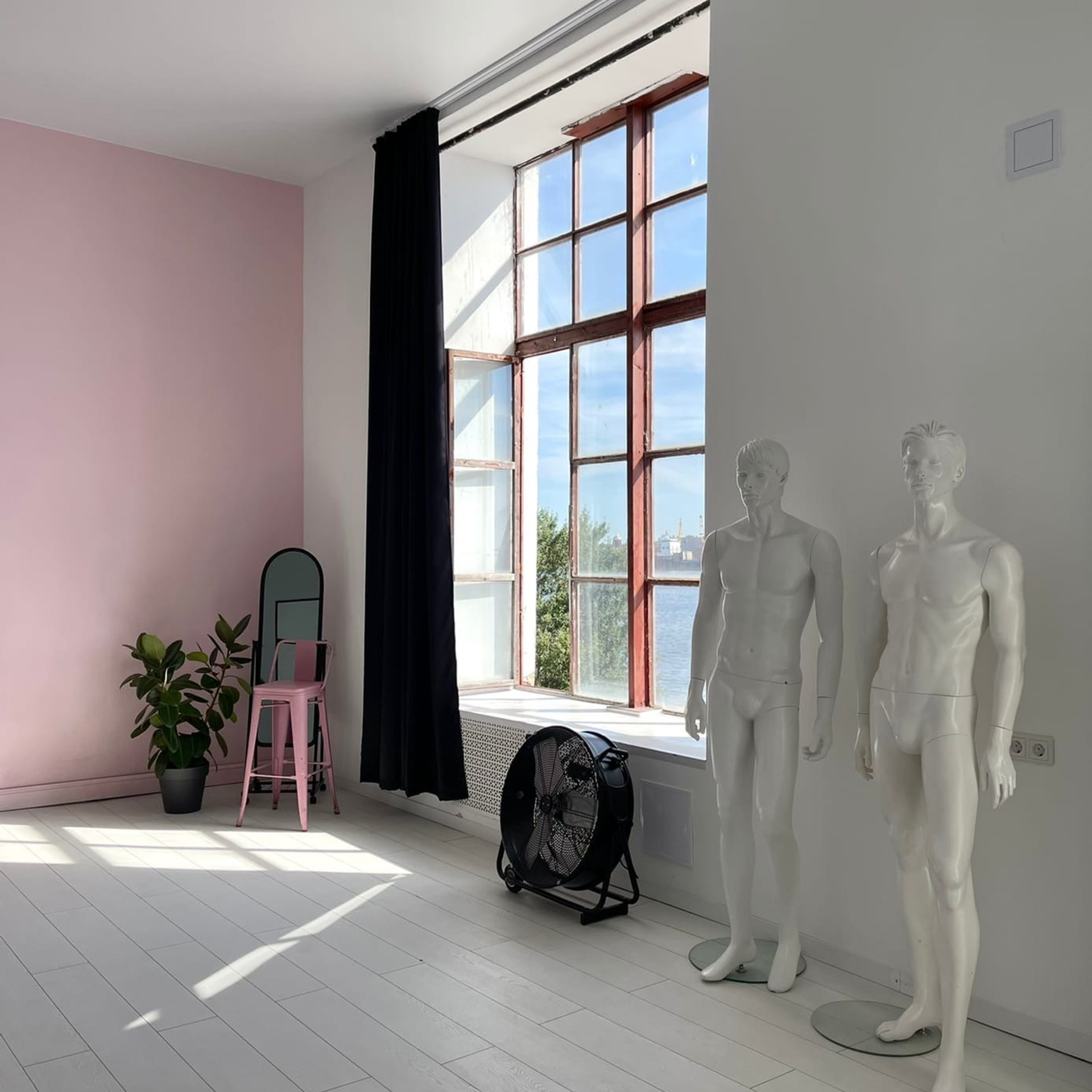 АРТ ПЛЕЙС ЗАЛЫ. Профессиональный фотограф беременности в СПБ. Стильные фотосессии беременности в стиле минимализм и классическая фотография