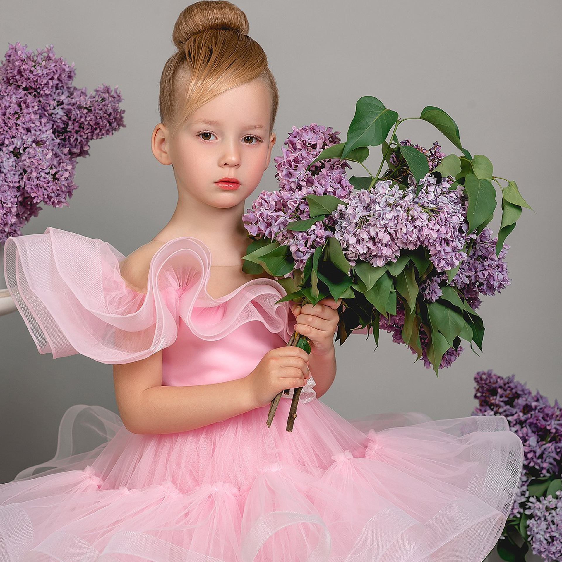 Полина в сирени и магнолии 2024