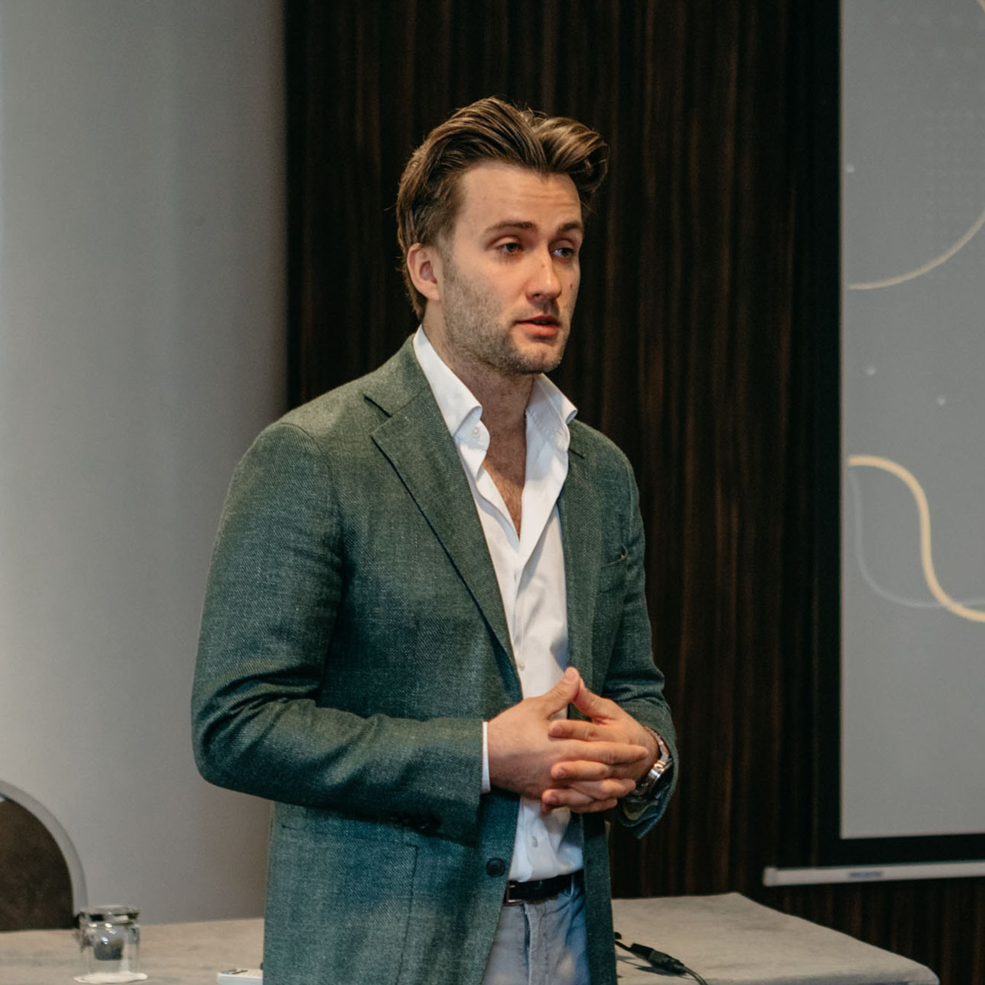 Съёмка лекции по стоматологии Bend Stomatology