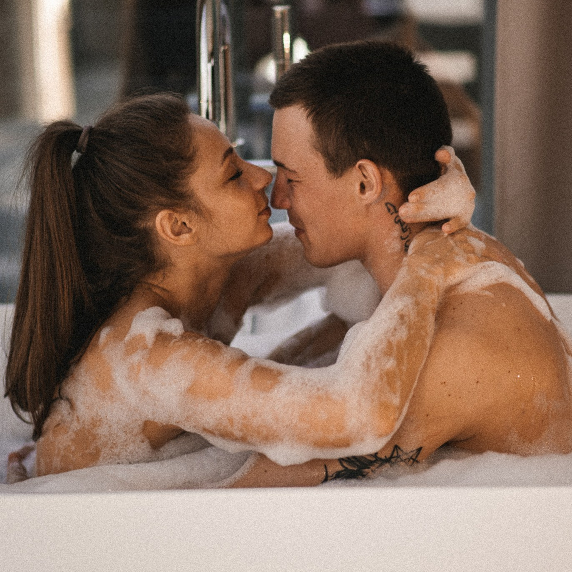 Катя и Саша, свидание в ванне