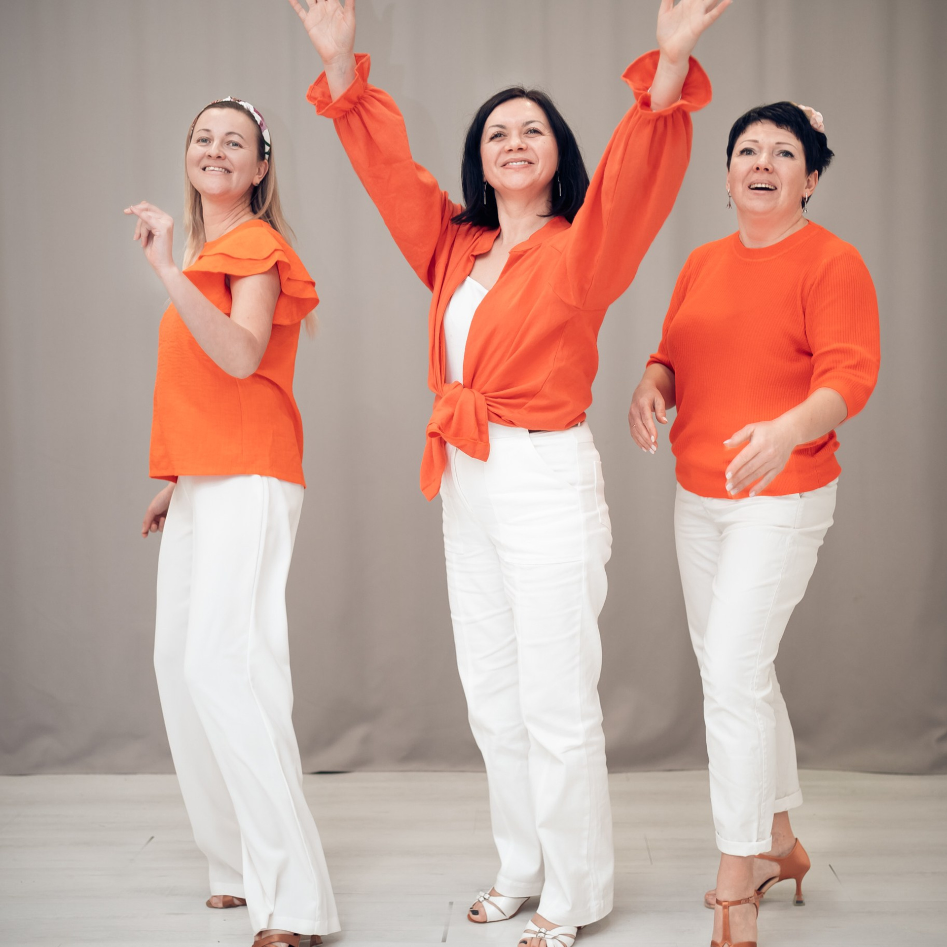 Портреты дам студии танцев Статус к 8 марта