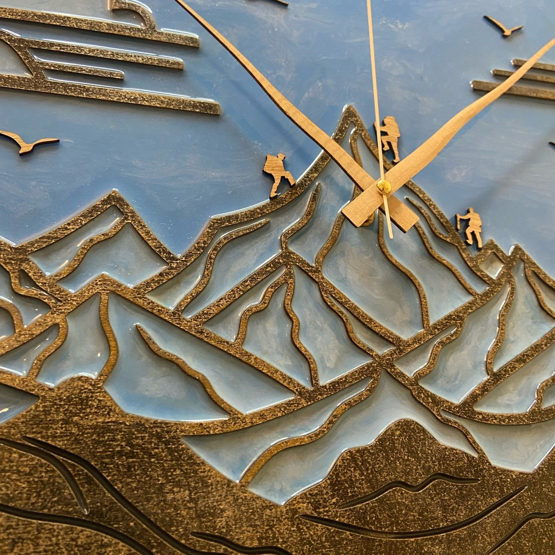 Часы настенные «В горах», арт панно на стену. Арт-объекты для стен. Авторские картины, панно, часы и портреты по фото