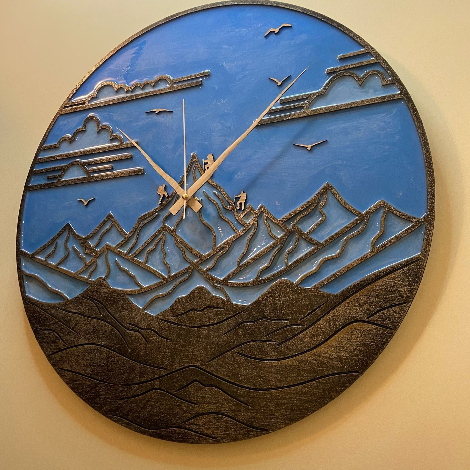 Часы настенные «В горах», арт панно на стену. Арт-объекты для стен. Авторские картины, панно, часы и портреты по фото
