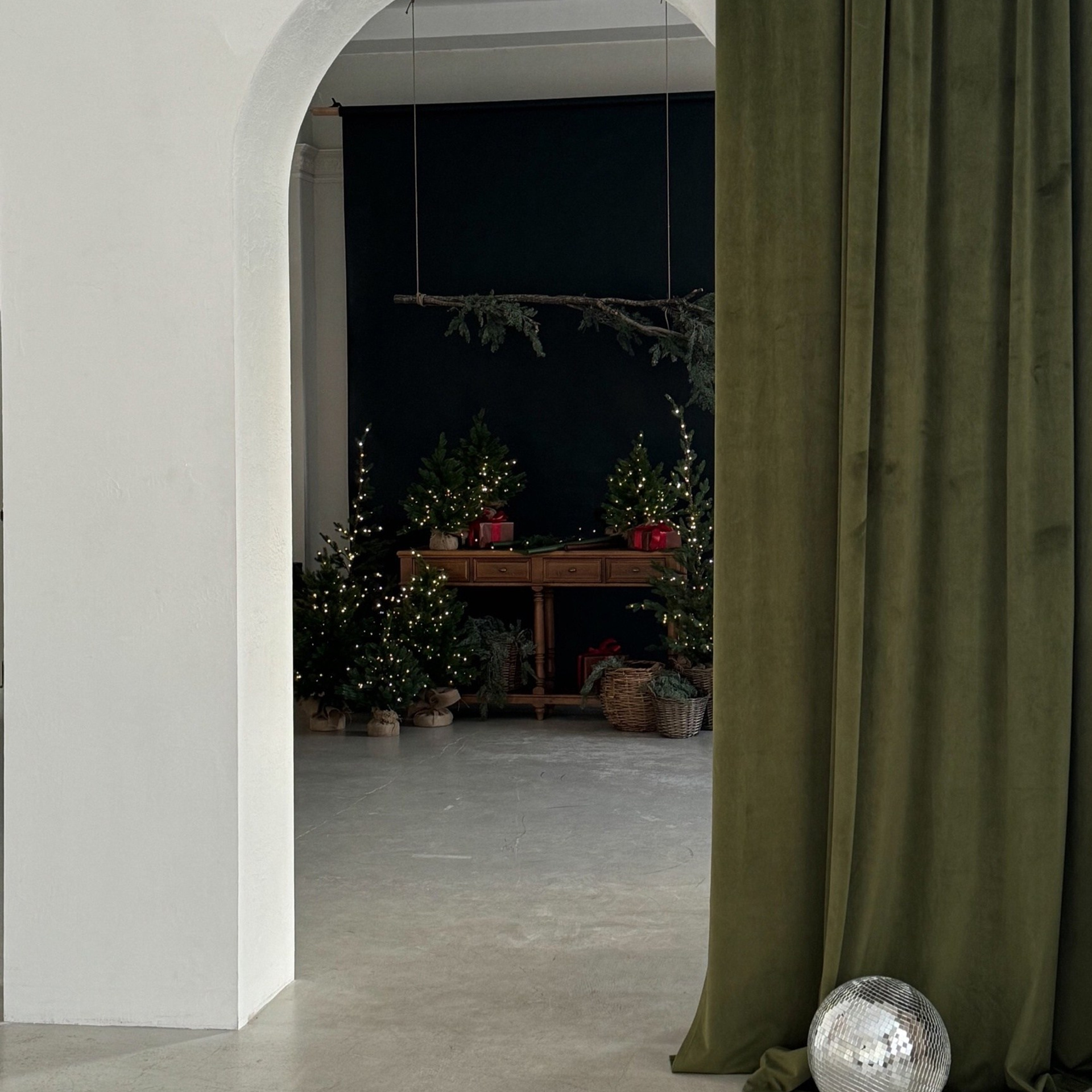 Фотостудии Красноярска. Актуальный декор в декабре 2024. Фотограф Регина Крикунова г. Красноярск