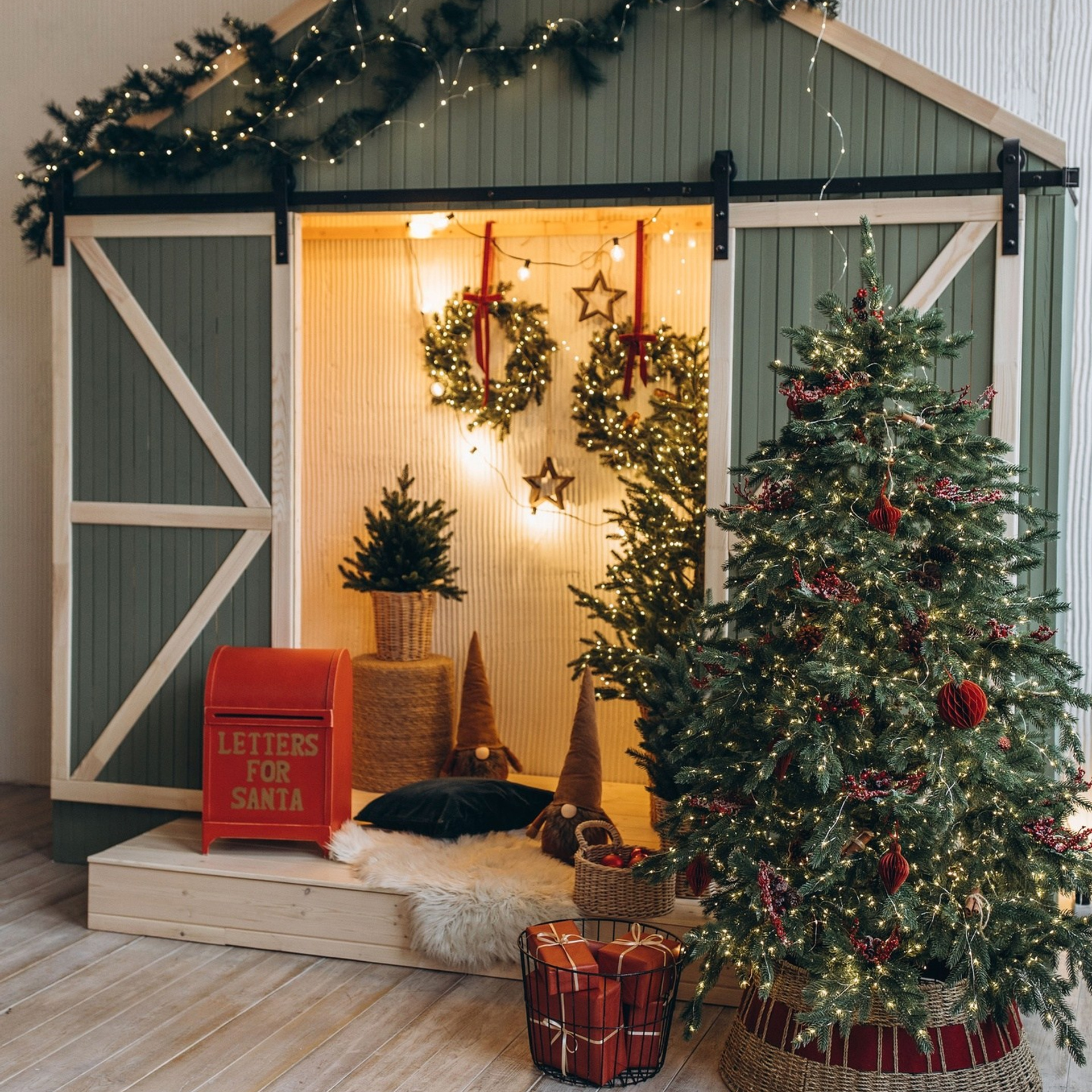 Фотостудии Красноярска. Актуальный декор в декабре 2024. Фотограф Регина Крикунова г. Красноярск