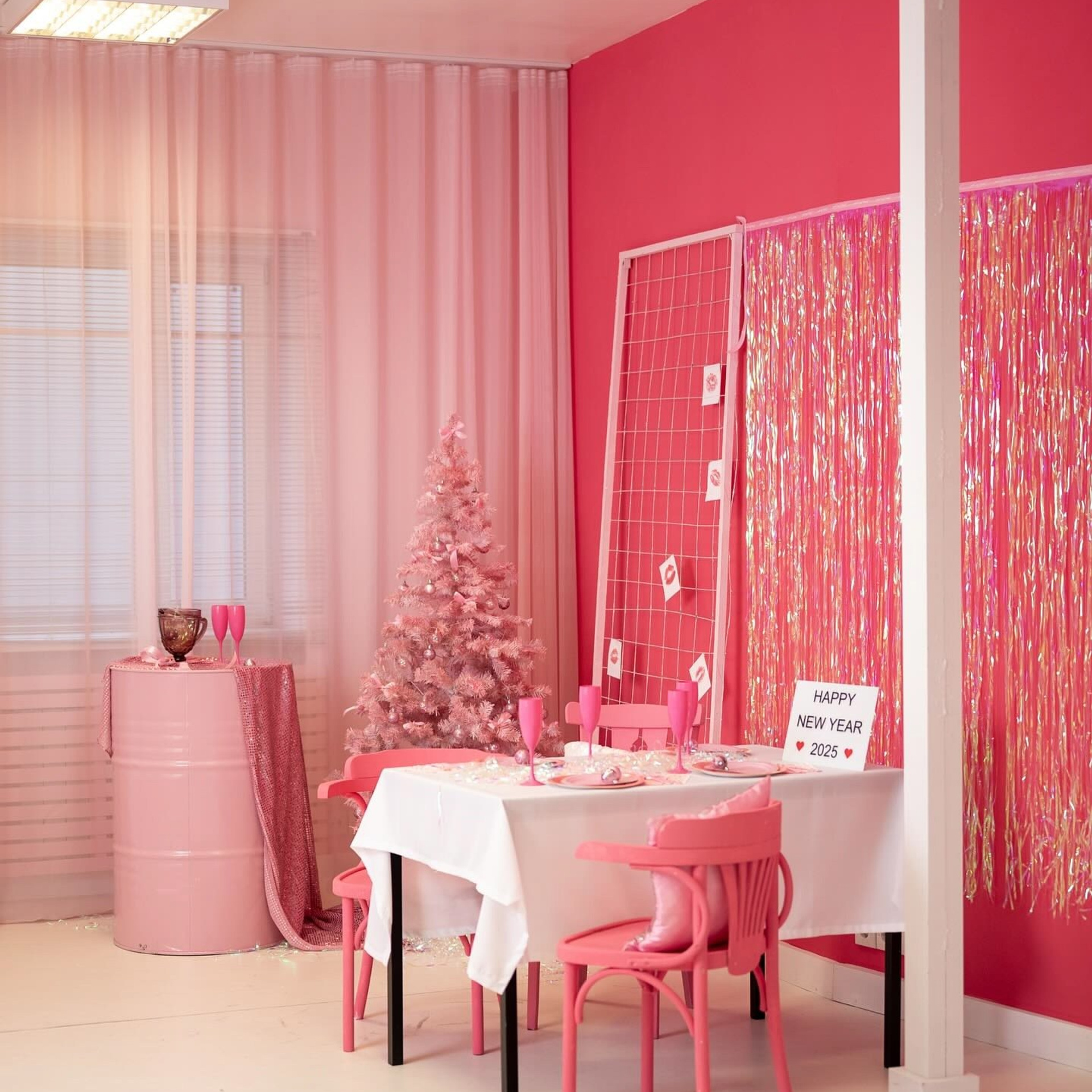 Фотостудии Красноярска. Актуальный декор в декабре 2024. Фотограф Регина Крикунова г. Красноярск