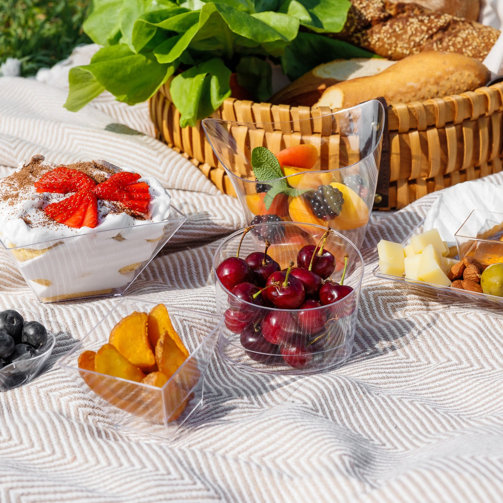 Пластиковая посуда