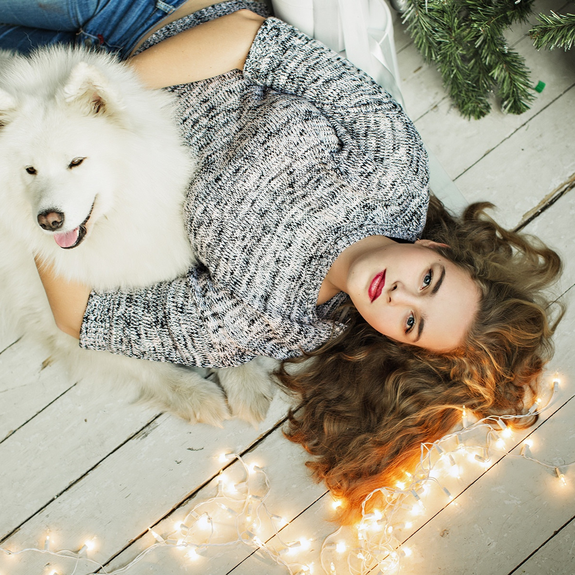 В студийном интерьере