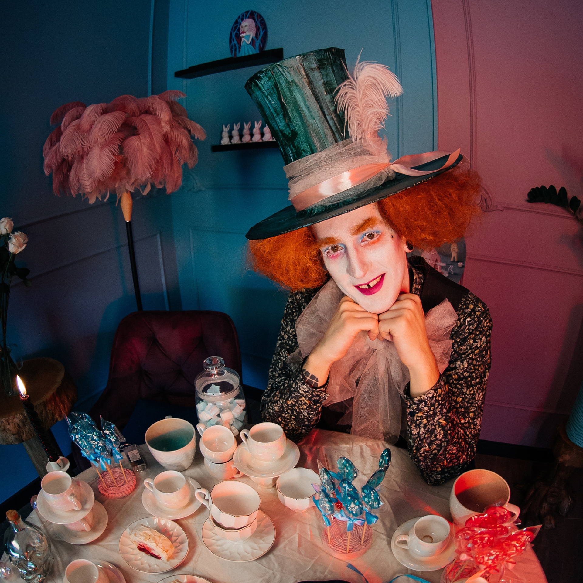 Алиса в Стране Чудес, кафе «Нора». Фотограф Юлия Старцева Тюмень