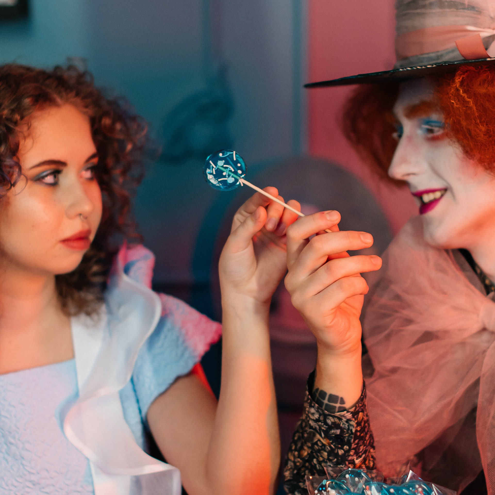 Алиса в Стране Чудес, кафе «Нора». Фотограф Юлия Старцева Тюмень