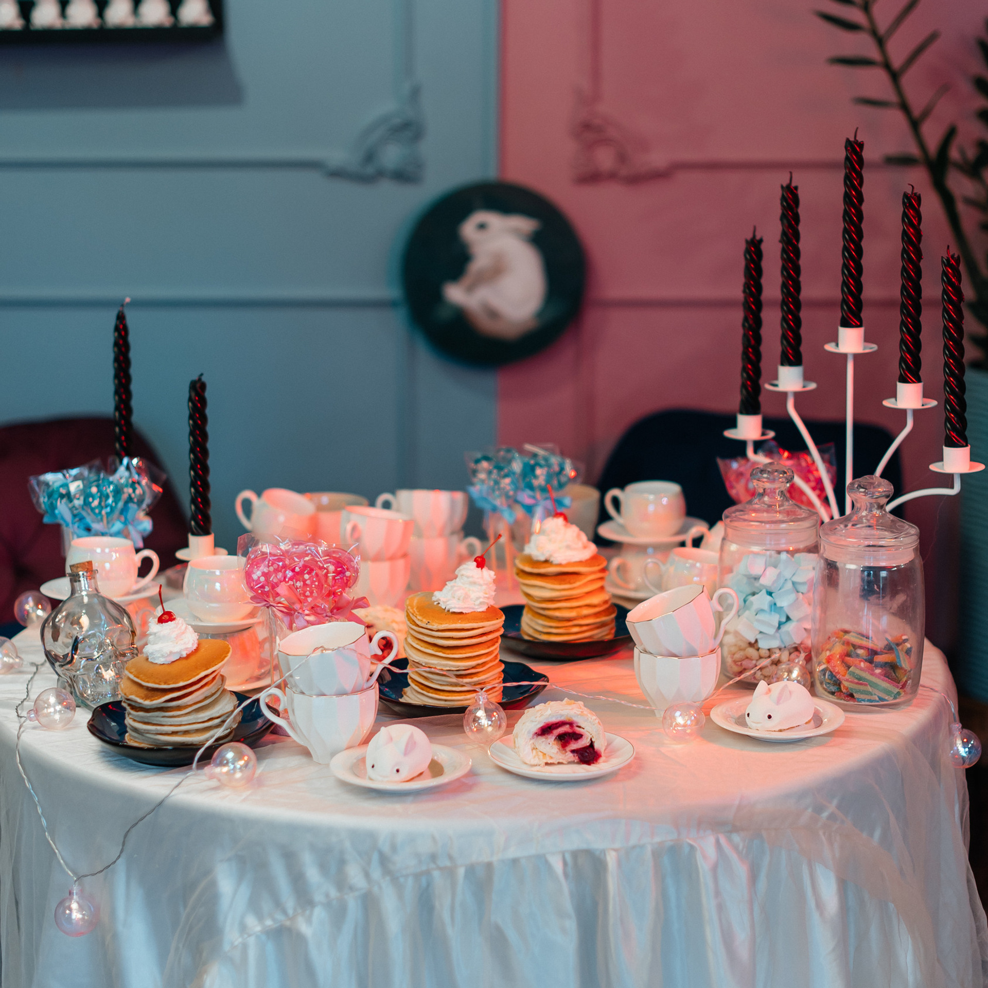 Алиса в Стране Чудес, кафе «Нора». Фотограф Юлия Старцева Тюмень