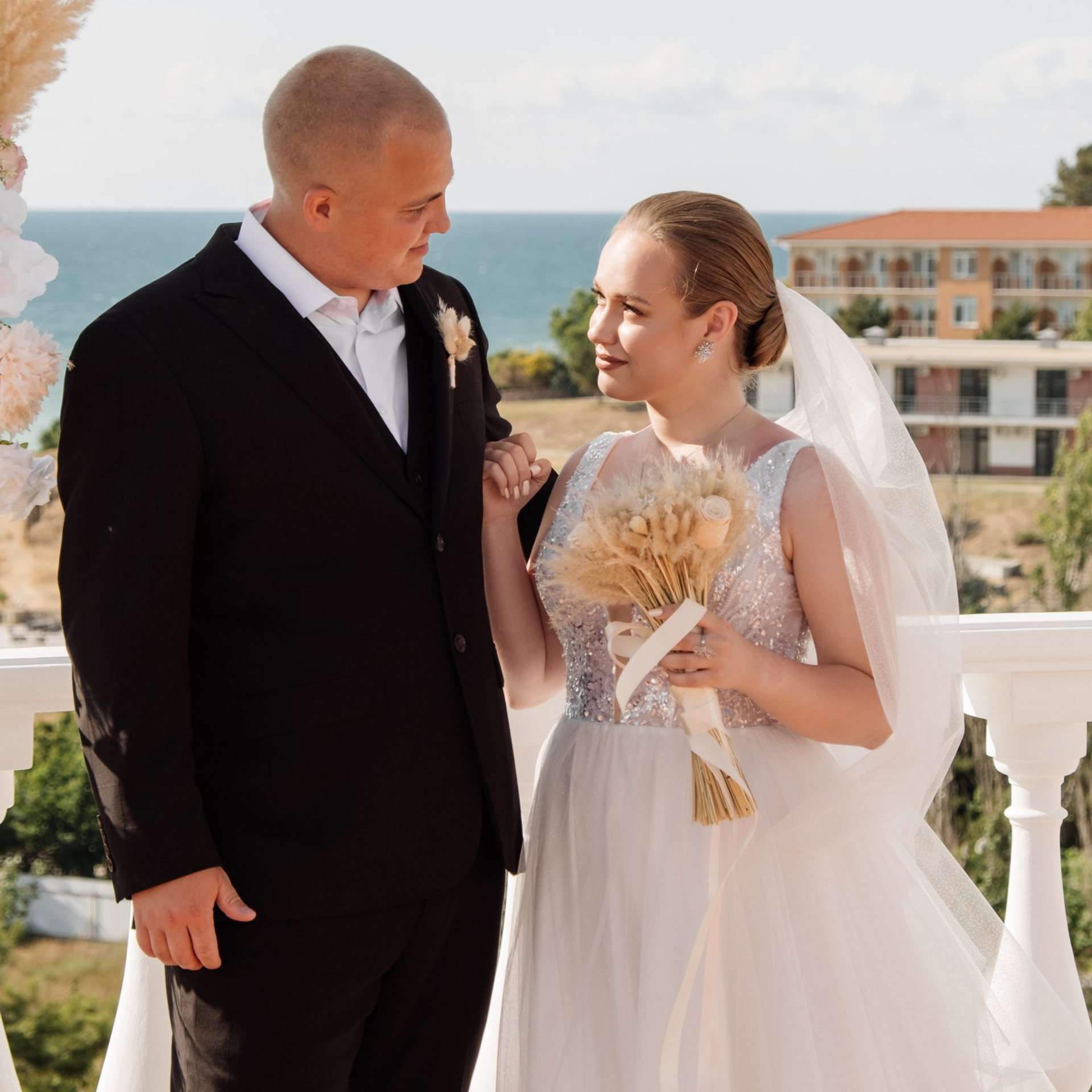 Отзывы о фотографе. Лучший фотограф города. Топ 100. Топ 10. Лучший фотограф. Профессионал. реальные фото со свадьбы, примеры работ фотограф. Профессиональная фотосъемка в Крыму. Натуральные эмоции и живые кадры. Забронируйте дату прямо сейчас!