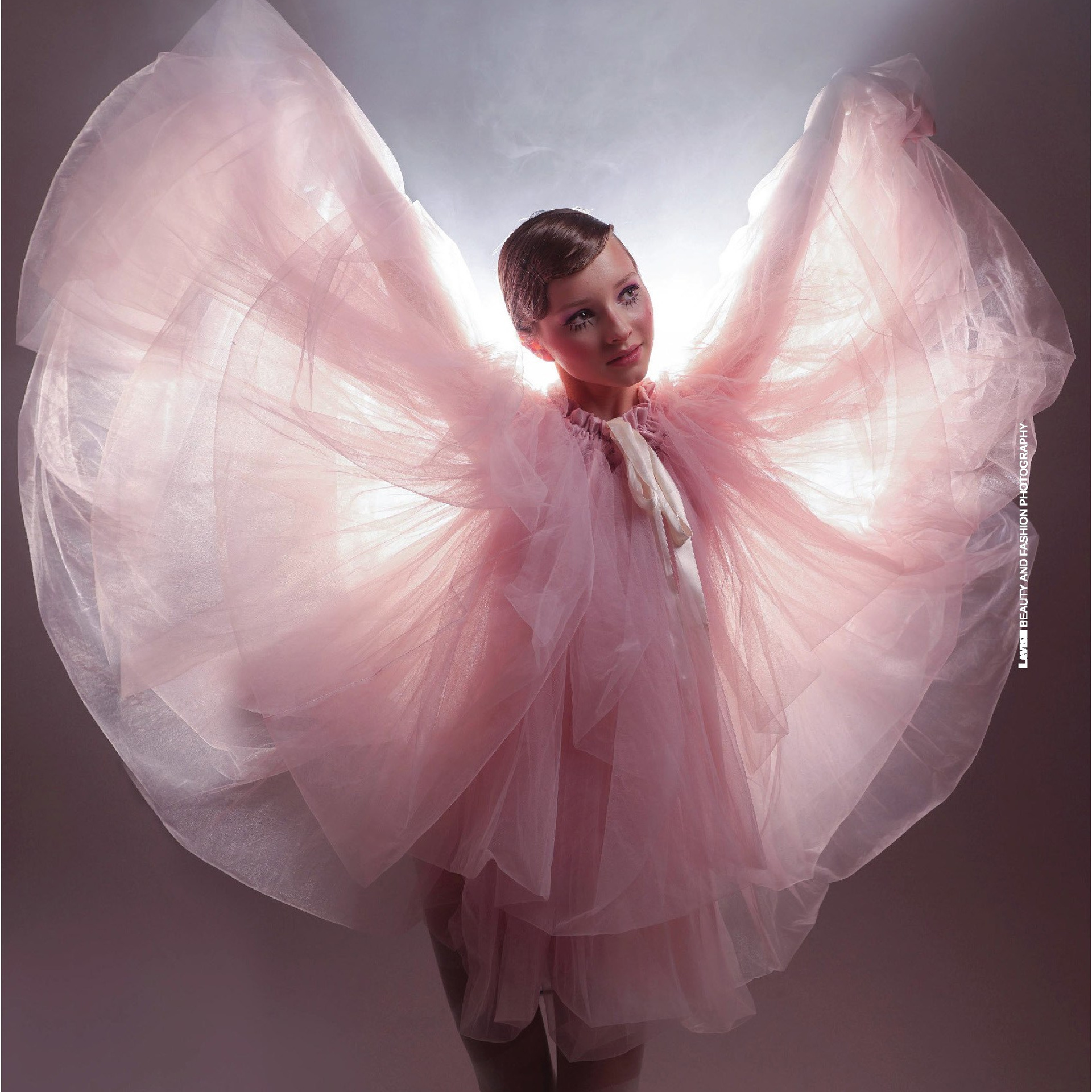 Журнал A'LA IMIRAGE magazine I THE CREATIVE ARTIST Collection: #2984 I Май 2025 I Торонто, Канада I Модель: Настя Попова I Визажист: Александра Швецова I Модельное агентство: "Ra-fashion MM"