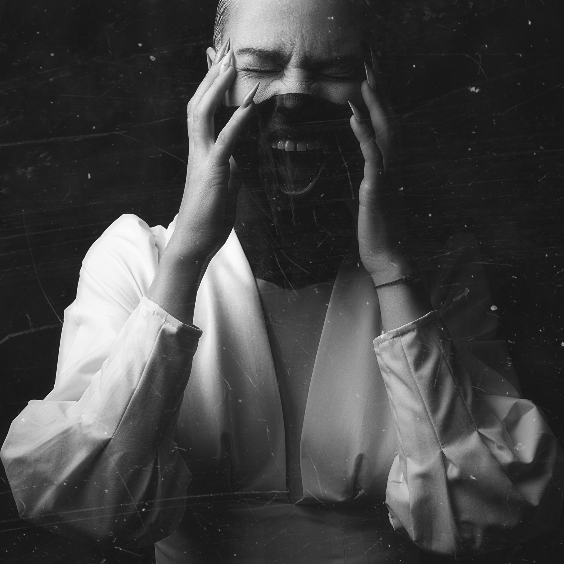 Одна в темноте