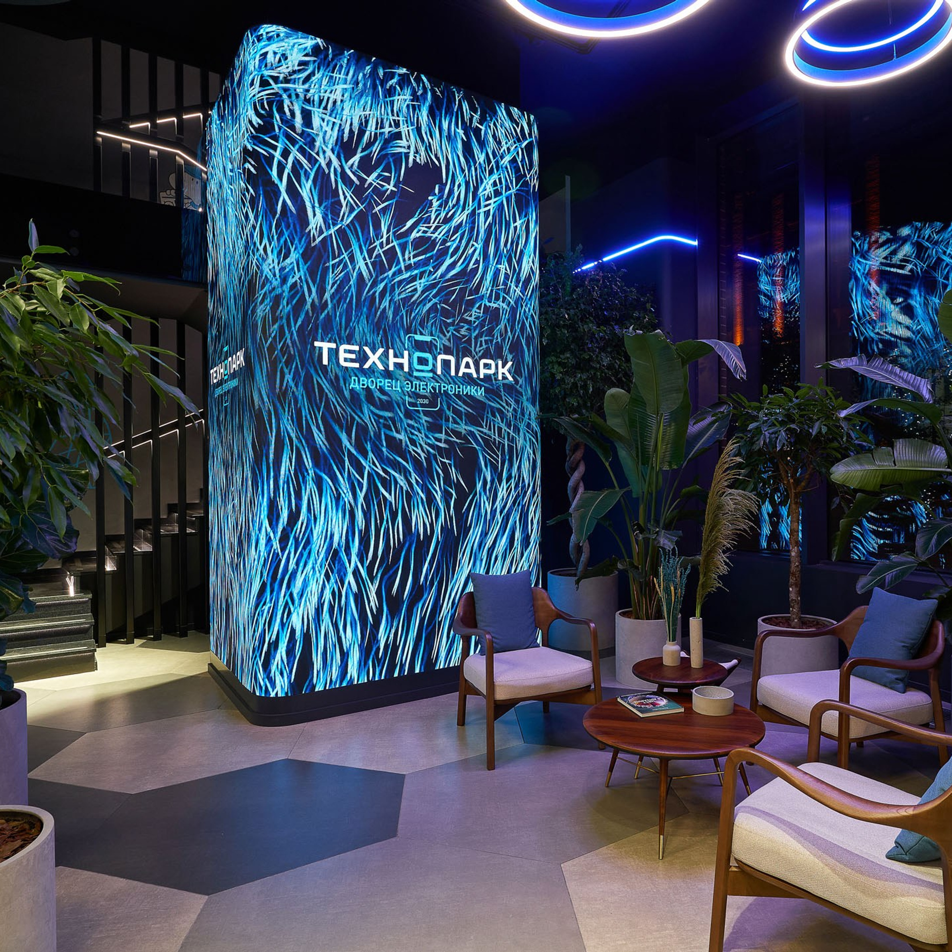 Технопарк. Гипермаркет электроники. Контент-креатор Паша Норицын