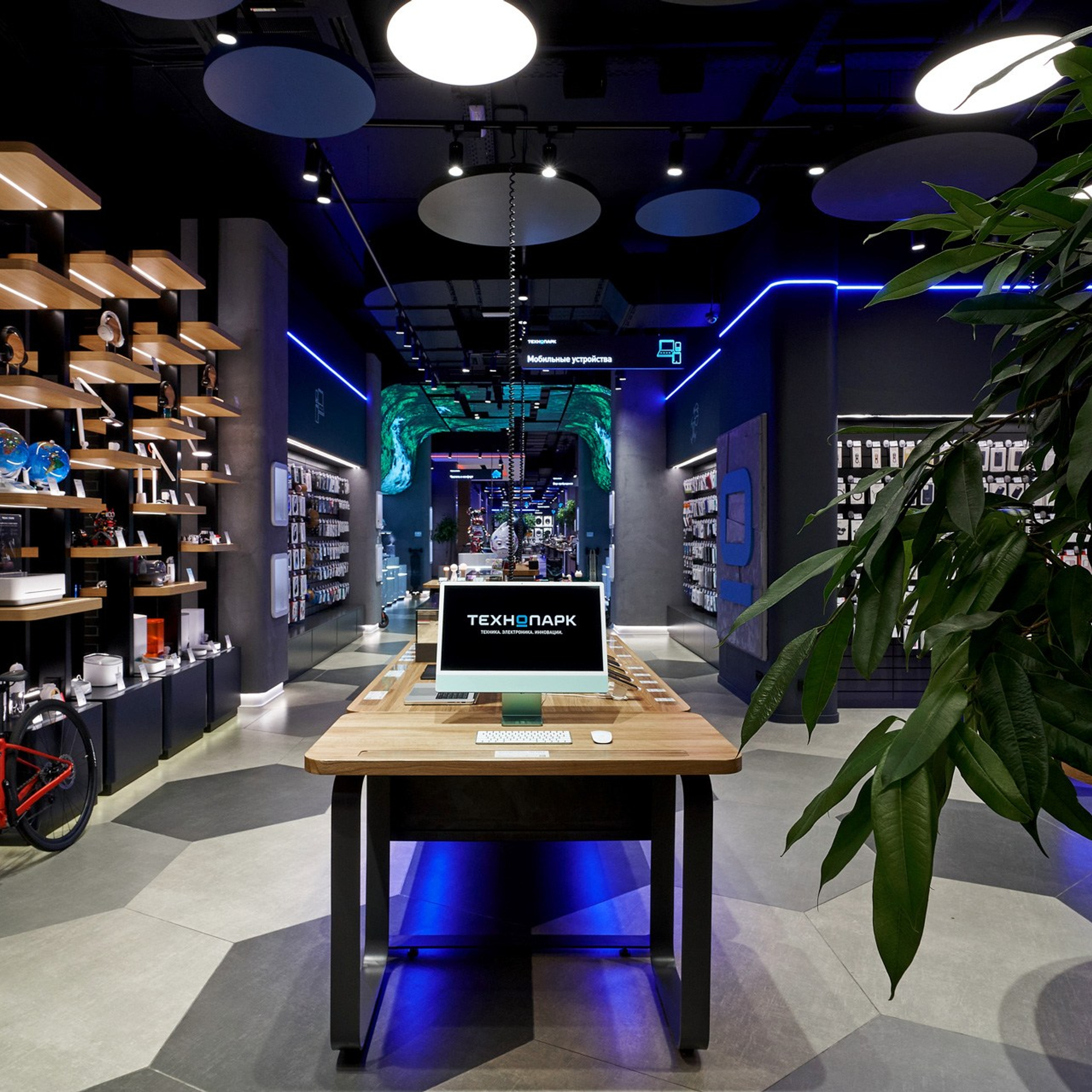 Технопарк. Гипермаркет электроники. Контент-креатор Паша Норицын