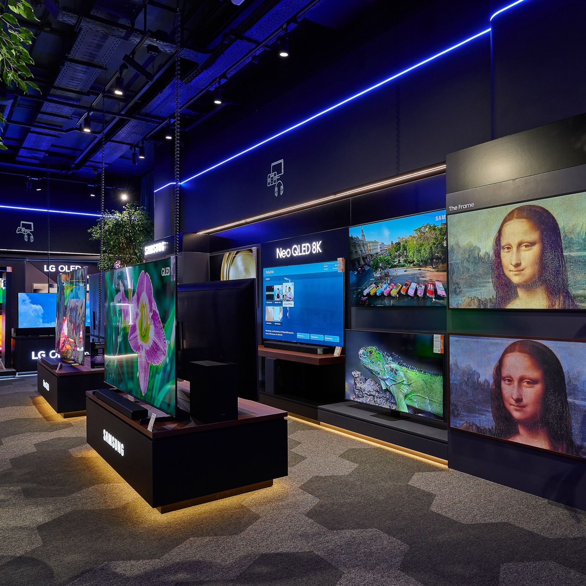 Технопарк. Гипермаркет электроники. Контент-креатор Паша Норицын