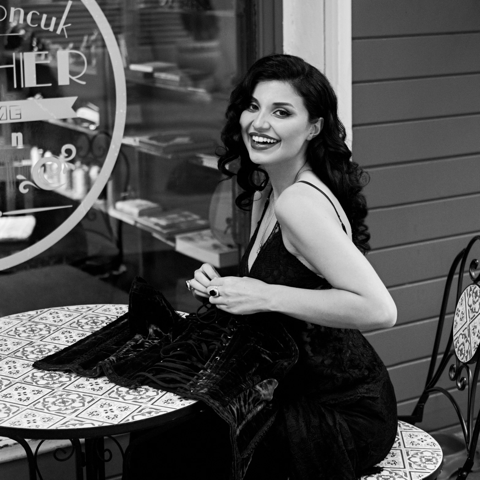 - фотосессии в эксклюзивных образах в  СПб и Москве. провожу регулярны. Фотограф Облако Александра