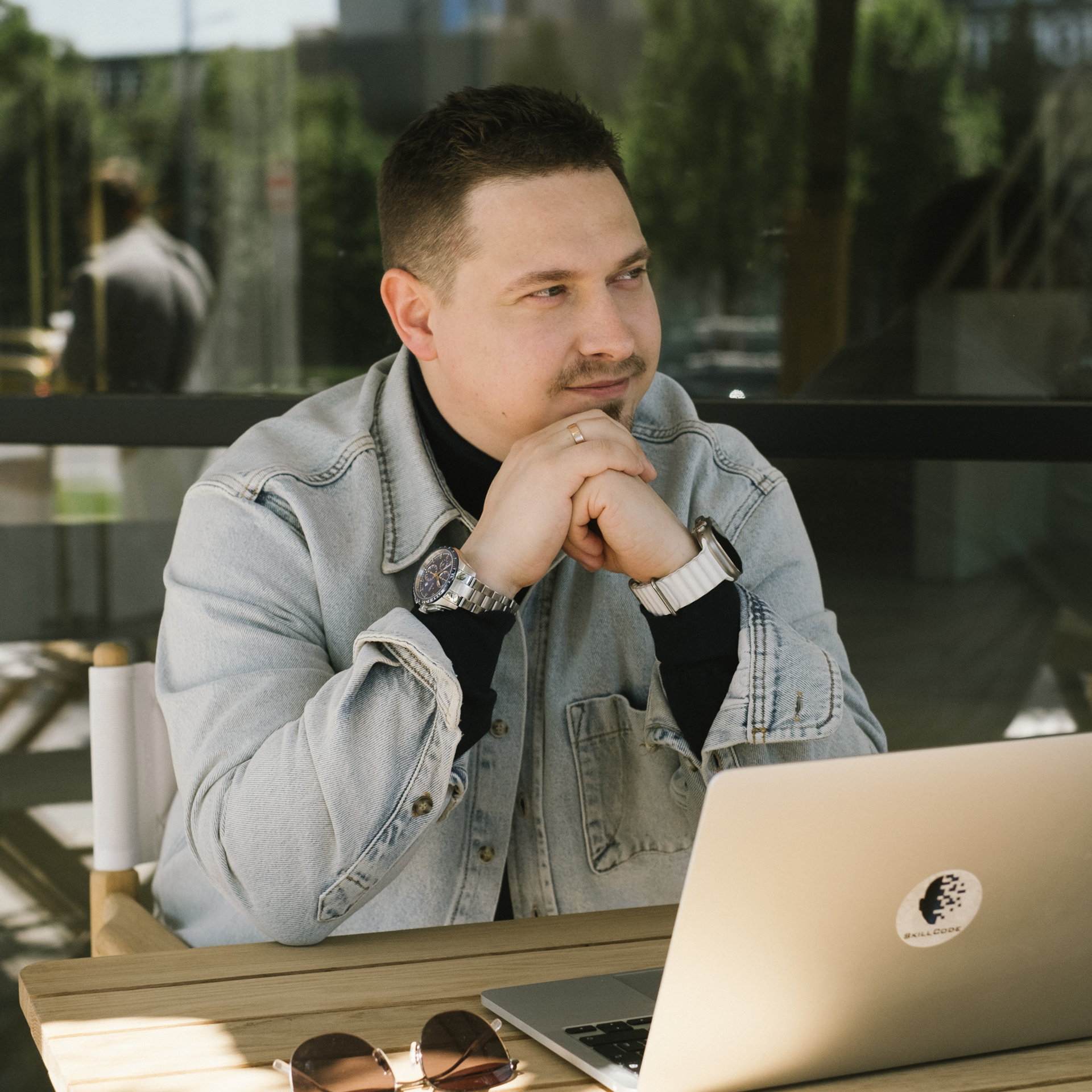 Артём — бизнесмен