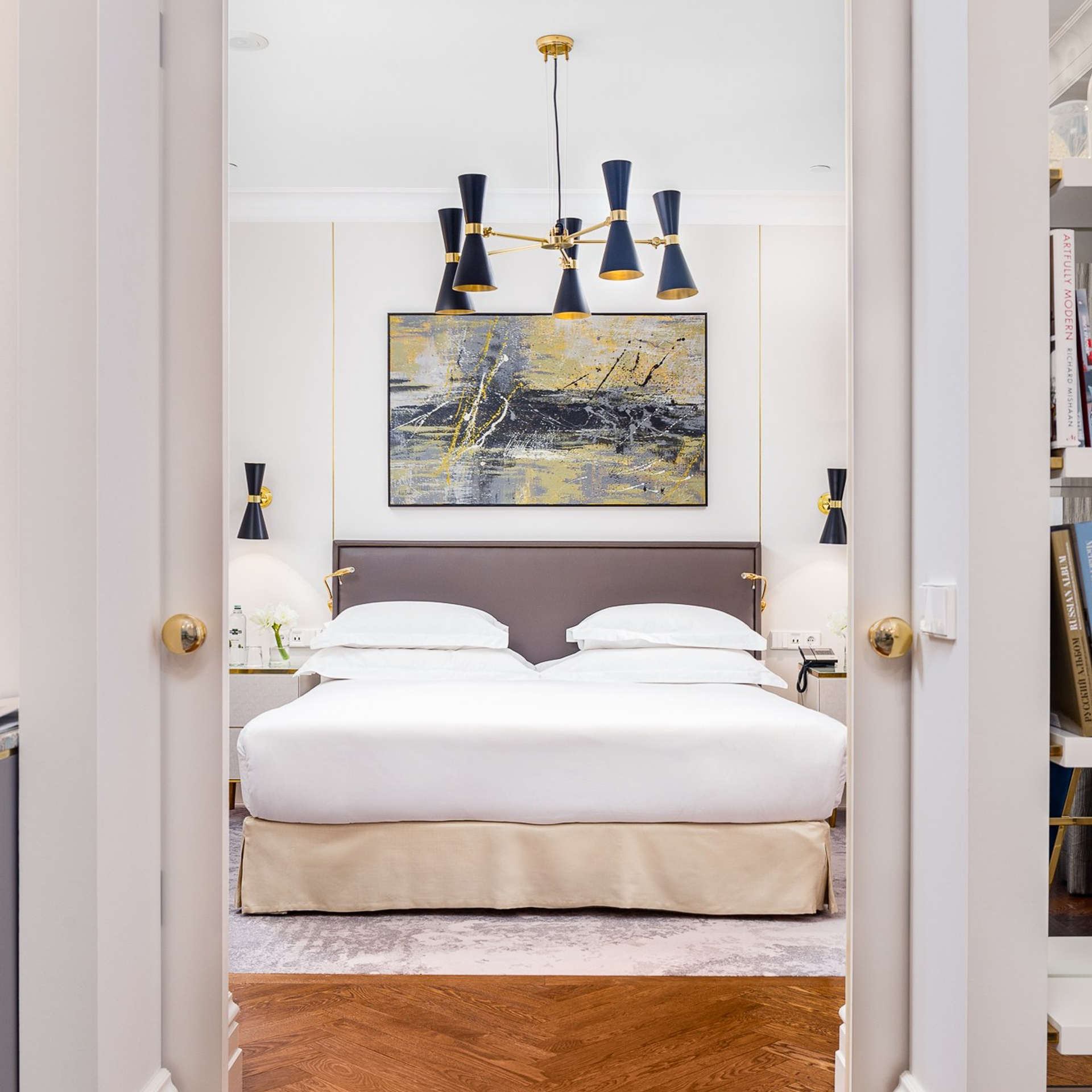 Отель Corinthia